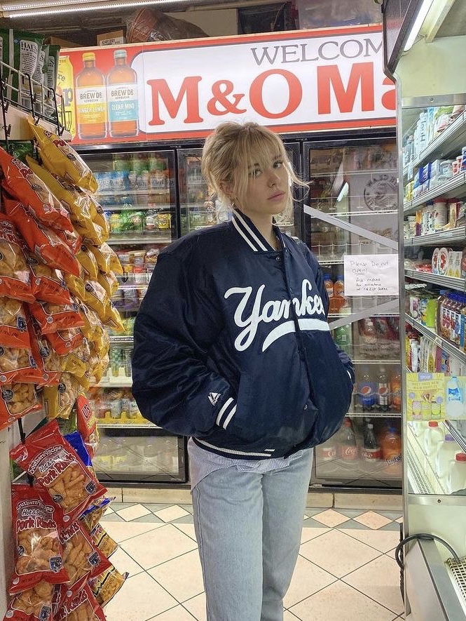 Stussy Competition Varsity Jacket Blue, Vandy The Pink Racing Varsity Jacket Natural 착용 스타일 - 2
