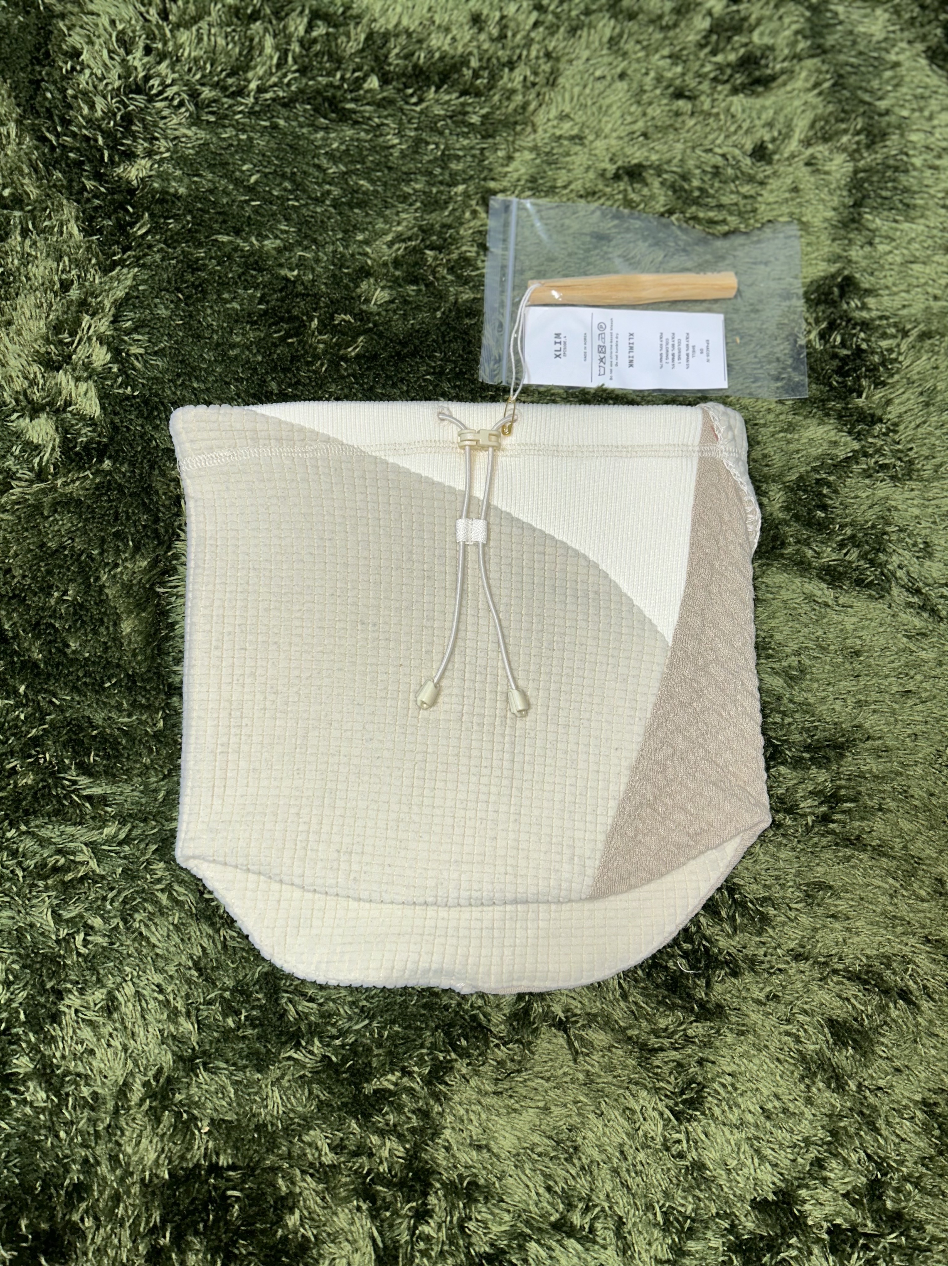 Xlim Ep.4 01 Neck Warmmer Ivory 착용 스타일 - 1