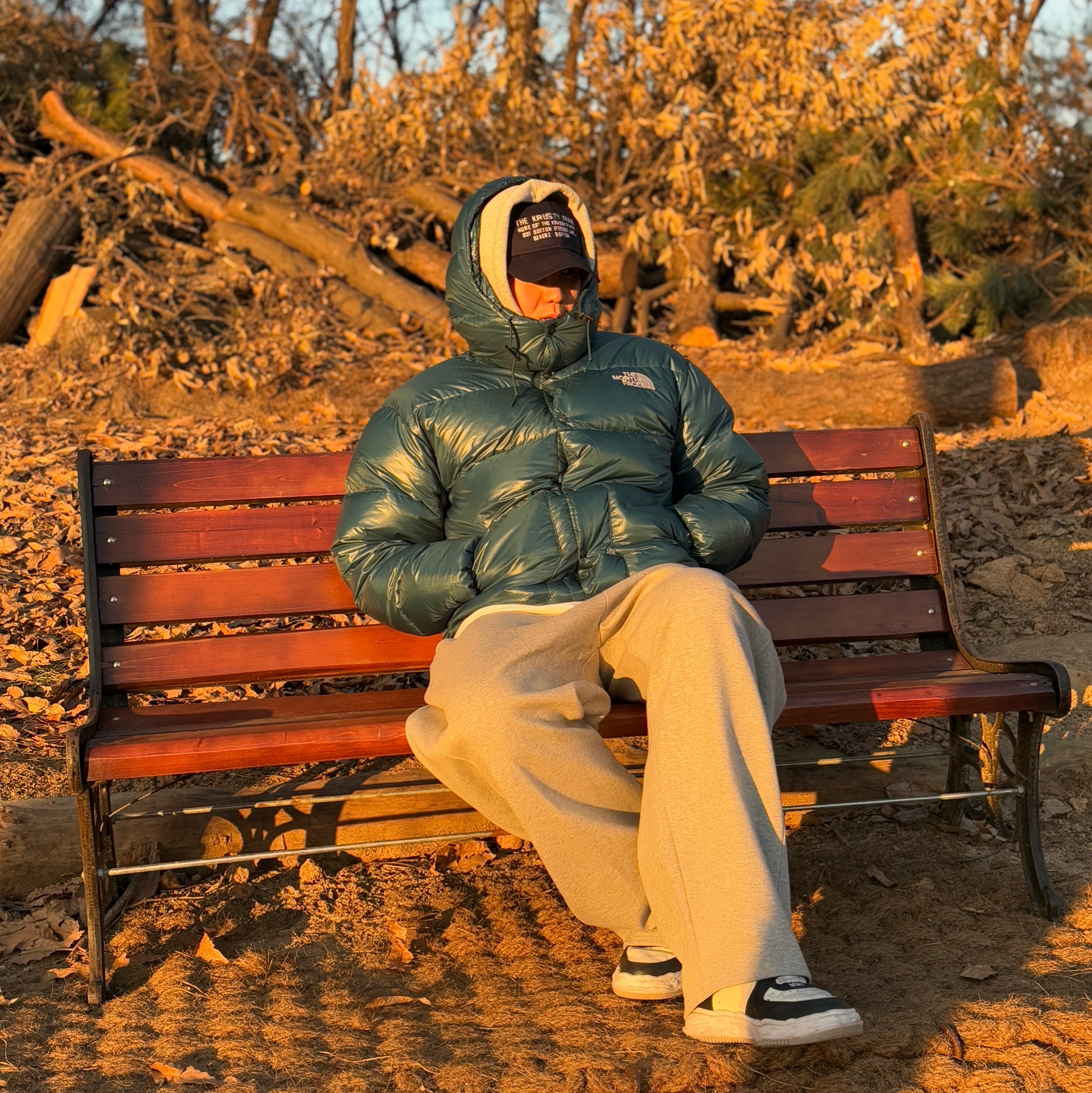 The North Face Sierra RDS Down Jacket Dark Green - 24FW, Maison Mihara Yasuhiro Wayne OG Sole Leather Low-top Sneakers Black White 착용 스타일 - 1