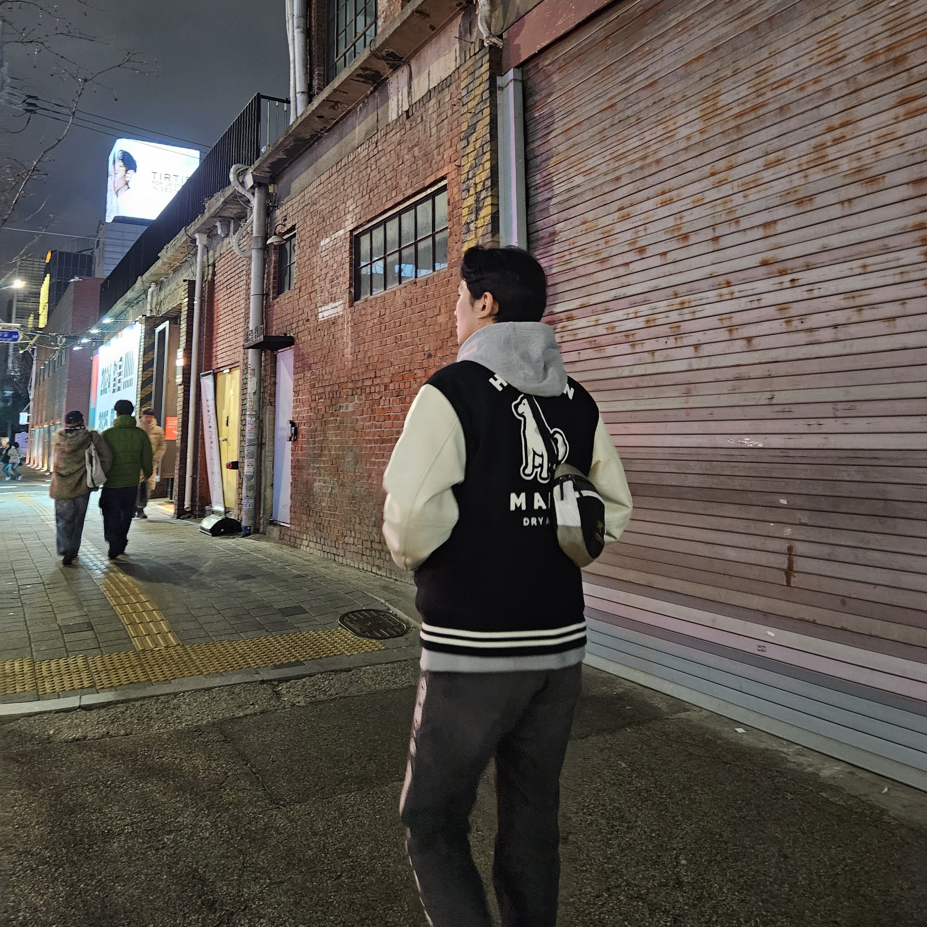 Human Made Graphic Varsity Jacket Black - Seoul Store Exclusive, Kapital 14 oz. Denim 5P Monkey Cisco Gemstone Pants Black 착용 스타일