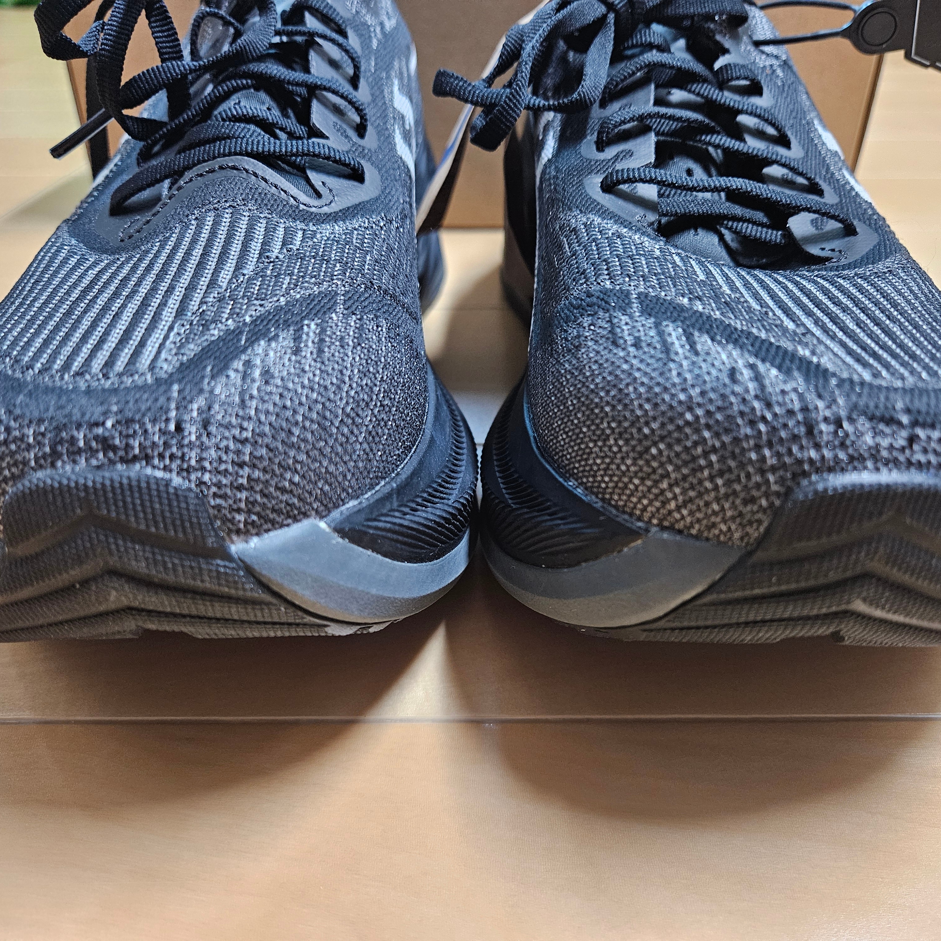 Asics Superblast 2 Black White 착용 스타일 - 6