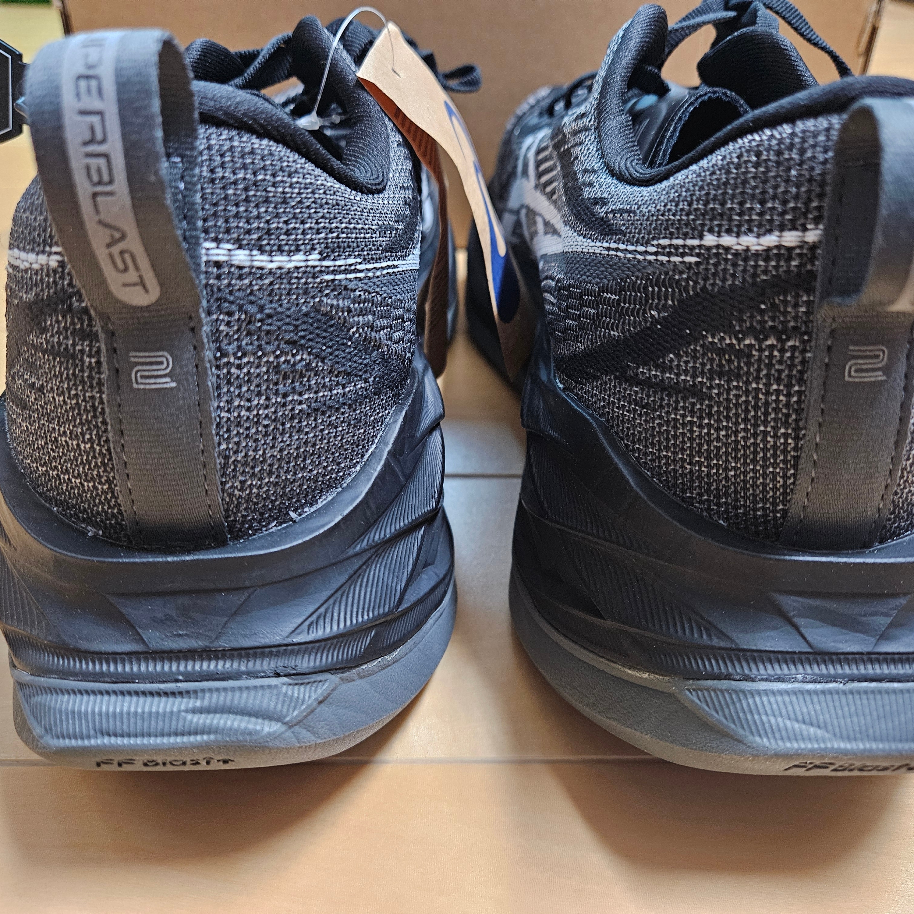 Asics Superblast 2 Black White 착용 스타일 - 7