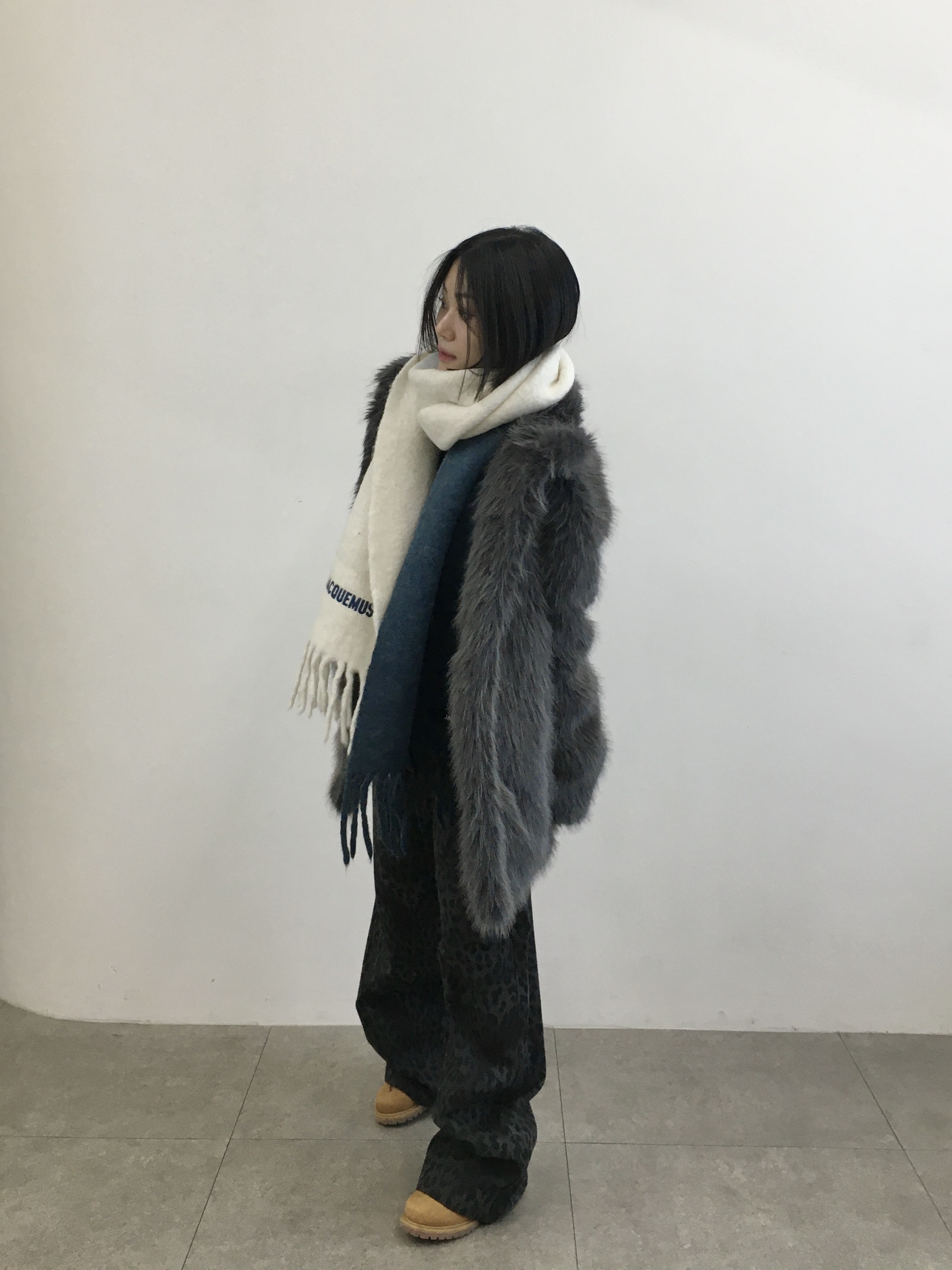Jacquemus L'echarpe Moisson Gradient Muffler Multi Navy 착용 스타일