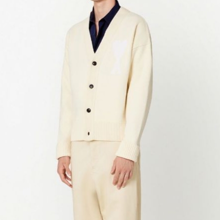 AMI de Coeur Oversize Intarsia Cardigan Vanilla White 착용 스타일 - 2