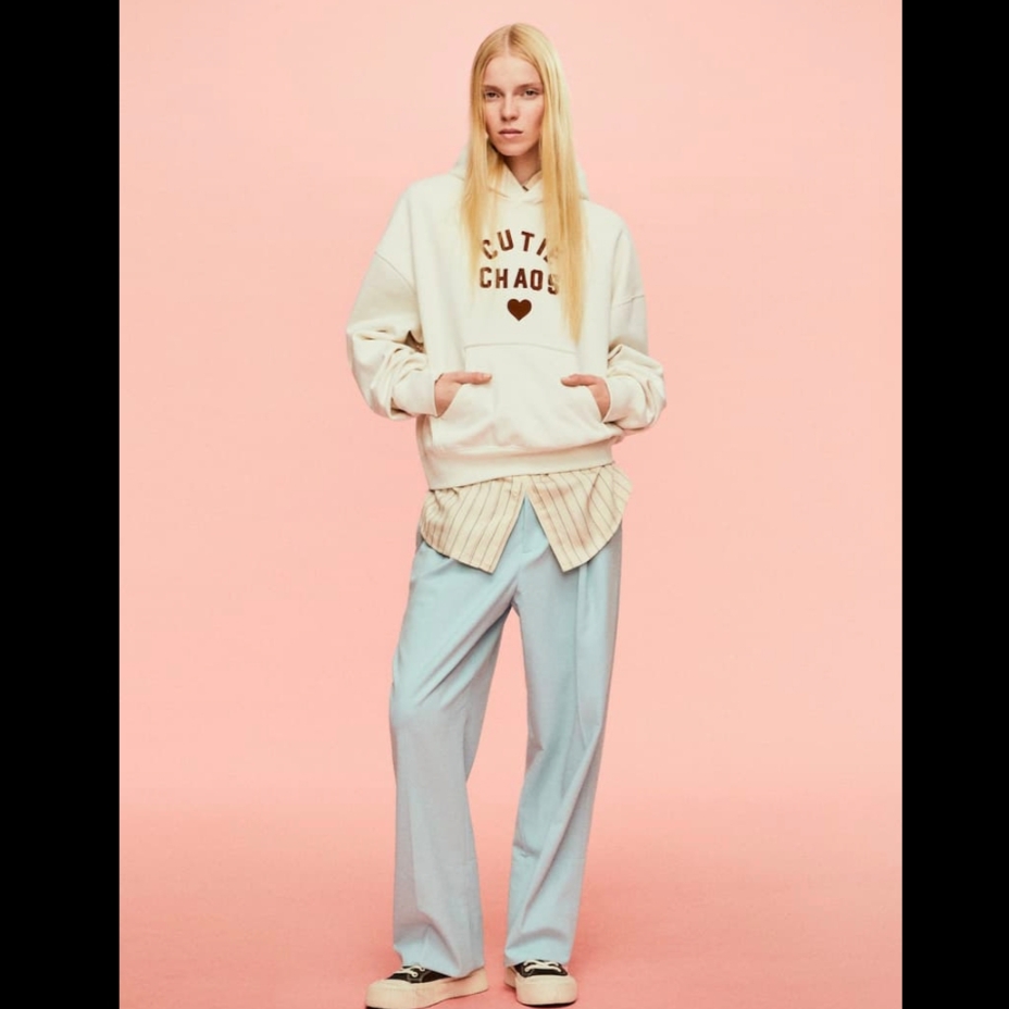 Zara x Harry Lambert Text Hoodie Ecru, N ARCHIVE Archive Double Face Fabric Stitch Detail Cotton Pants Sky Blue 착용 스타일 - 2