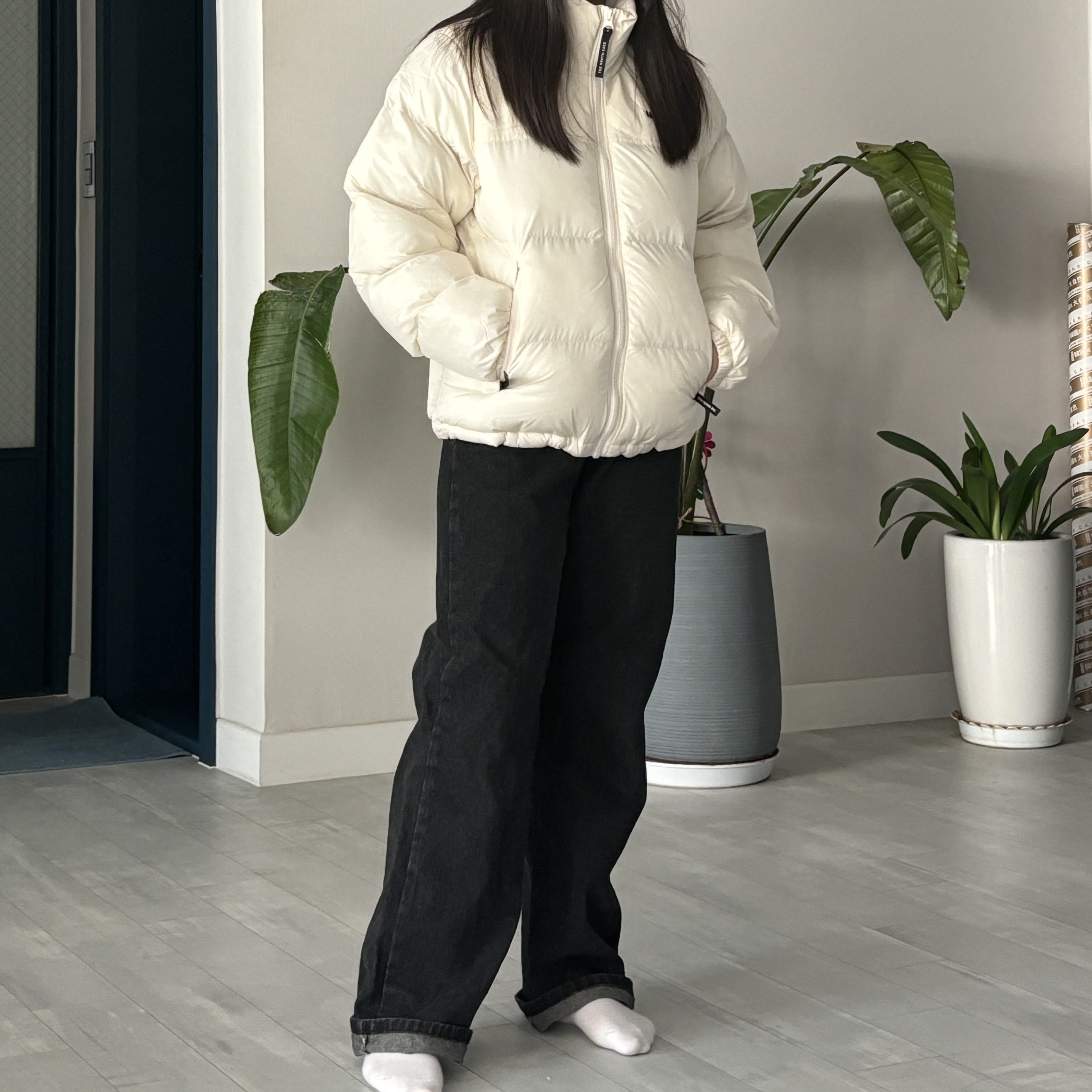 (W) The North Face Nuptse On Ball Jacket Ivory 착용 스타일