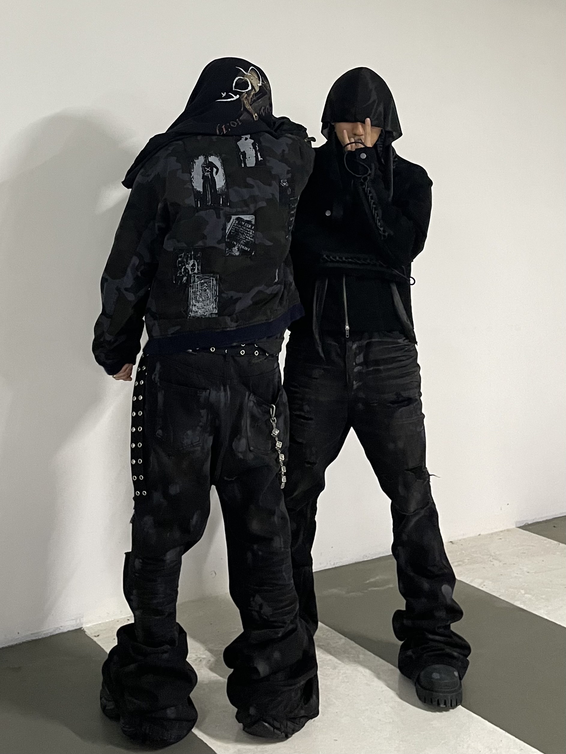 Balenciaga Combat Strike 20mm Boots Black 착용 스타일 - 4