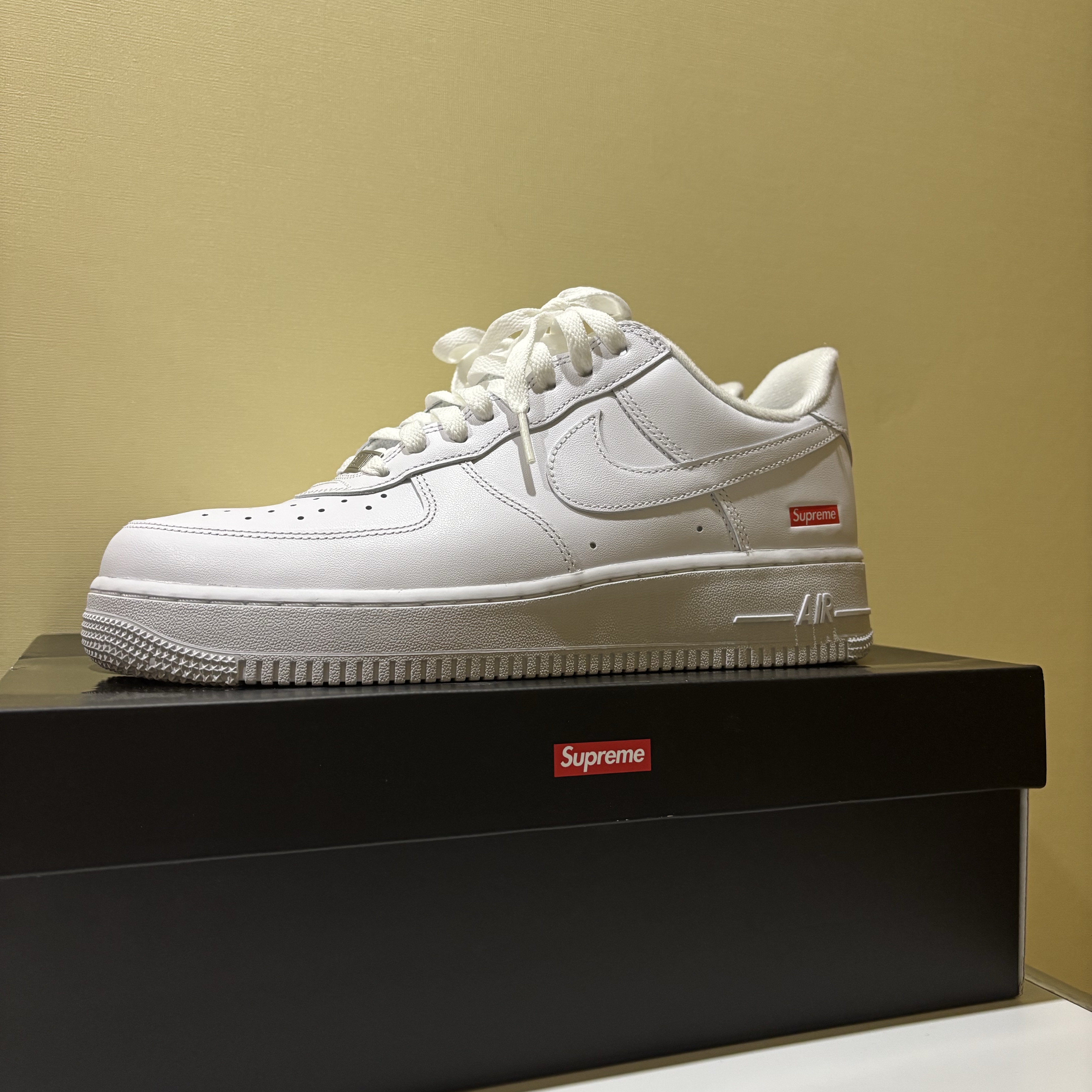 Nike x Supreme Air Force 1 Low White 착용 스타일