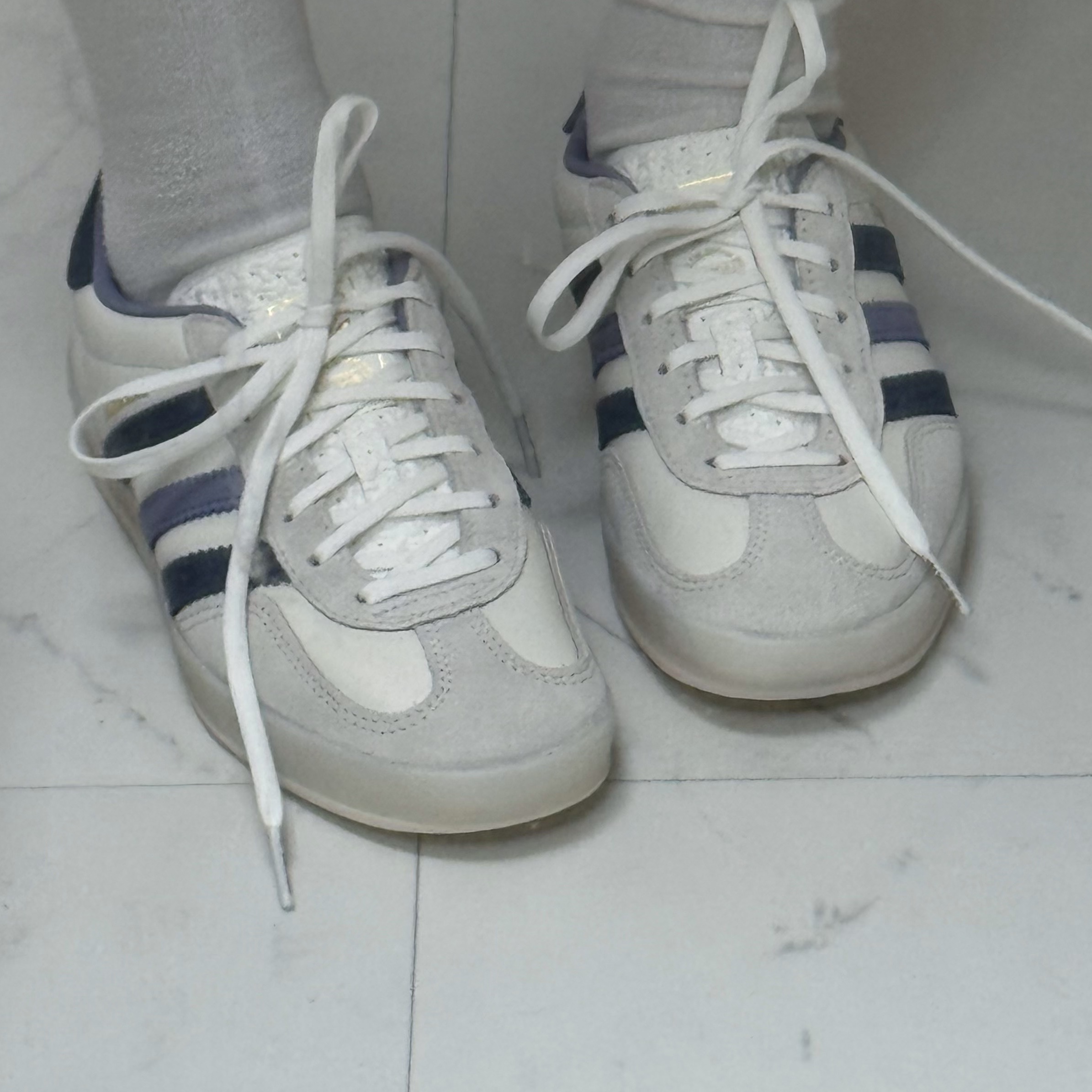 Adidas Gazelle Indoor Core White Preloved Ink 착용 스타일