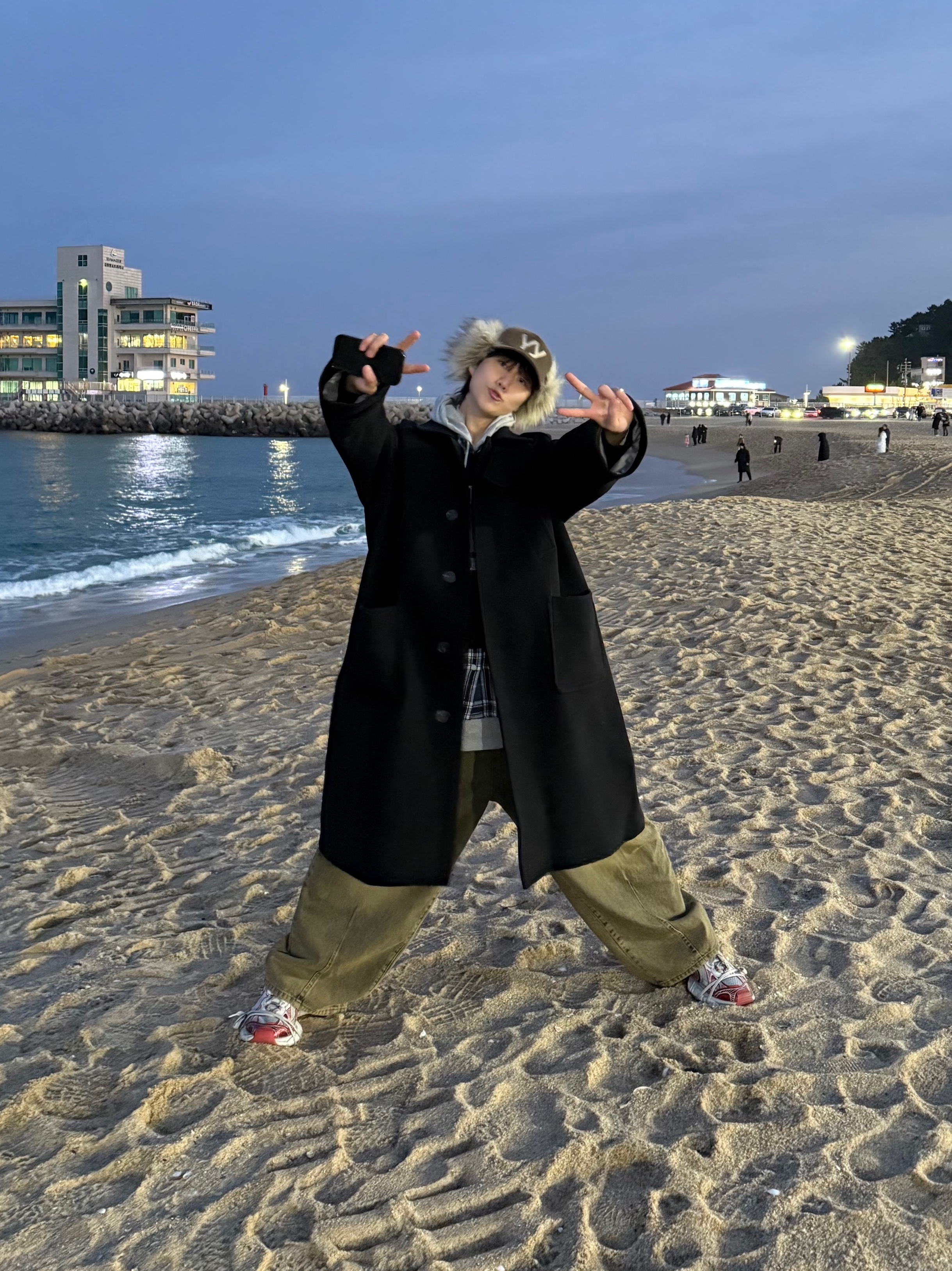 Open Yy Faux Fur Corduroy Earflap Cap Khaki, Undermycar Legion.02 Balmacaan Oversized Wool Coat Black 착용 스타일