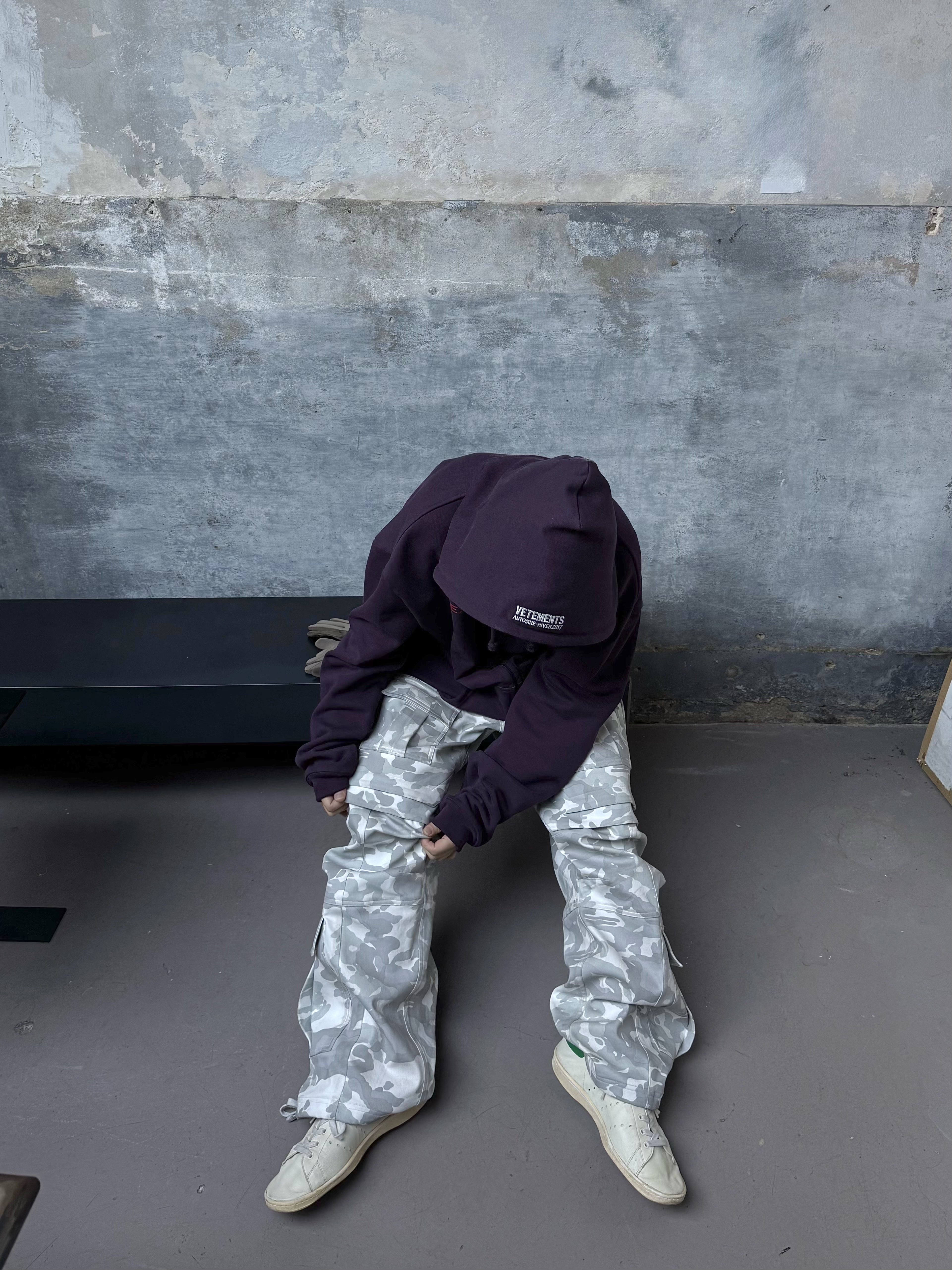 Balenciaga x Adidas Stan Smith Worn Out White Green, Farfromwhat Far Camo Cargo Pants White 착용 스타일 - 2
