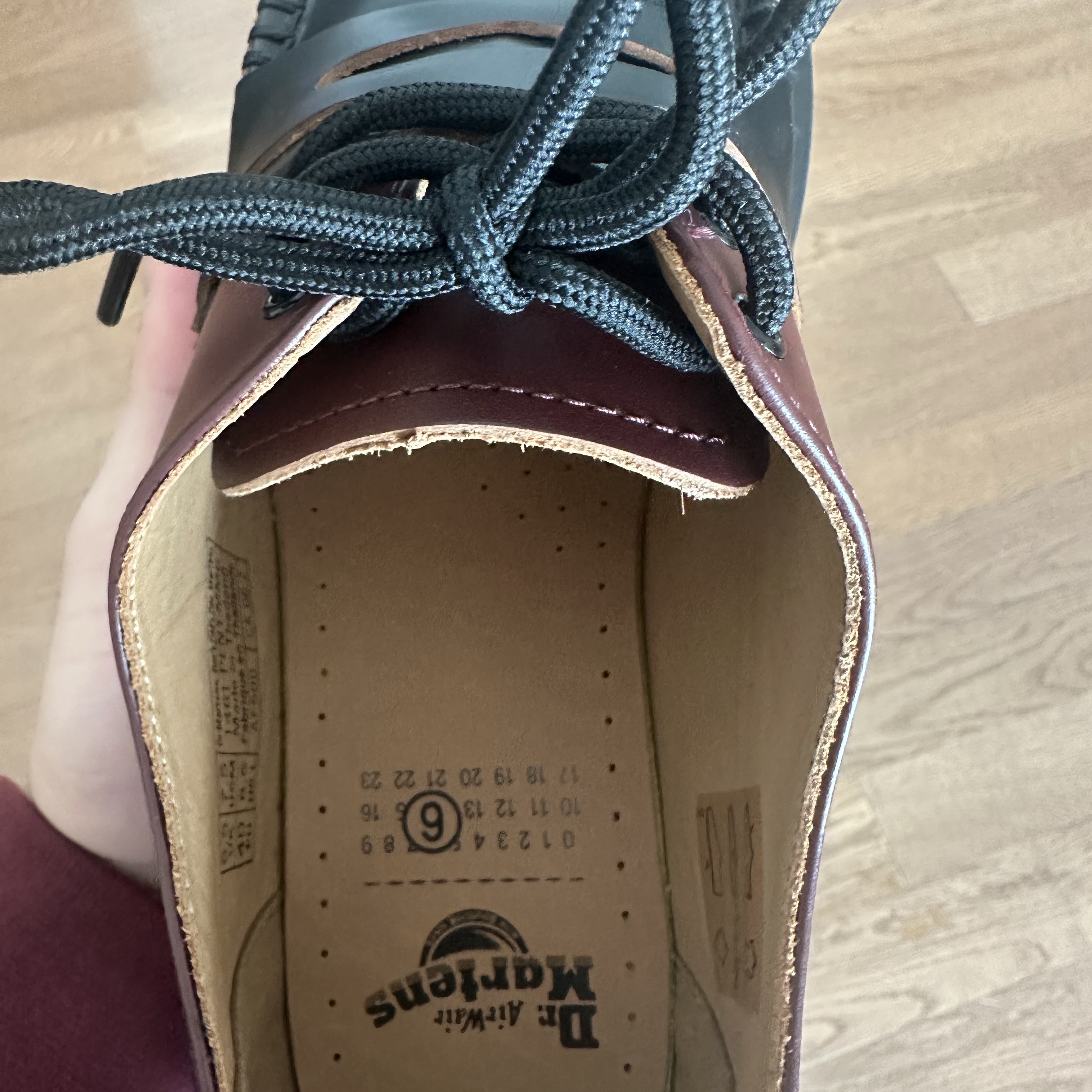 Dr. Martens x MM6 Maison Margiela 1461/Penton Twist Vintage Smooth Virginia Multi, Camber USA Finest Long Sleeve T-shirt Burgundy 착용 스타일 - 8