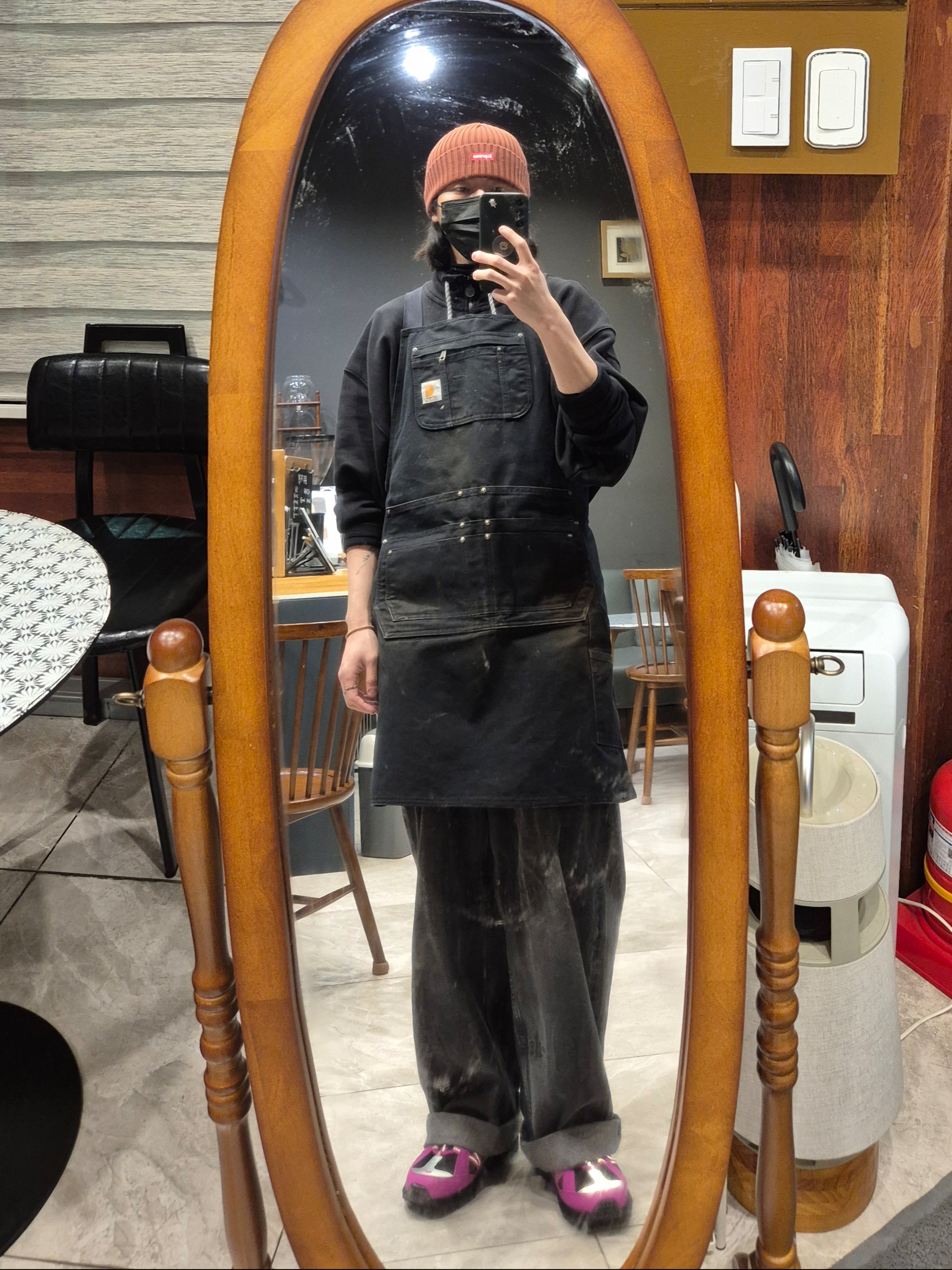 Carhartt Firm Duck Apron Black, Puma x AMI Half-Zip Sweatshirt Puma Black 착용 스타일