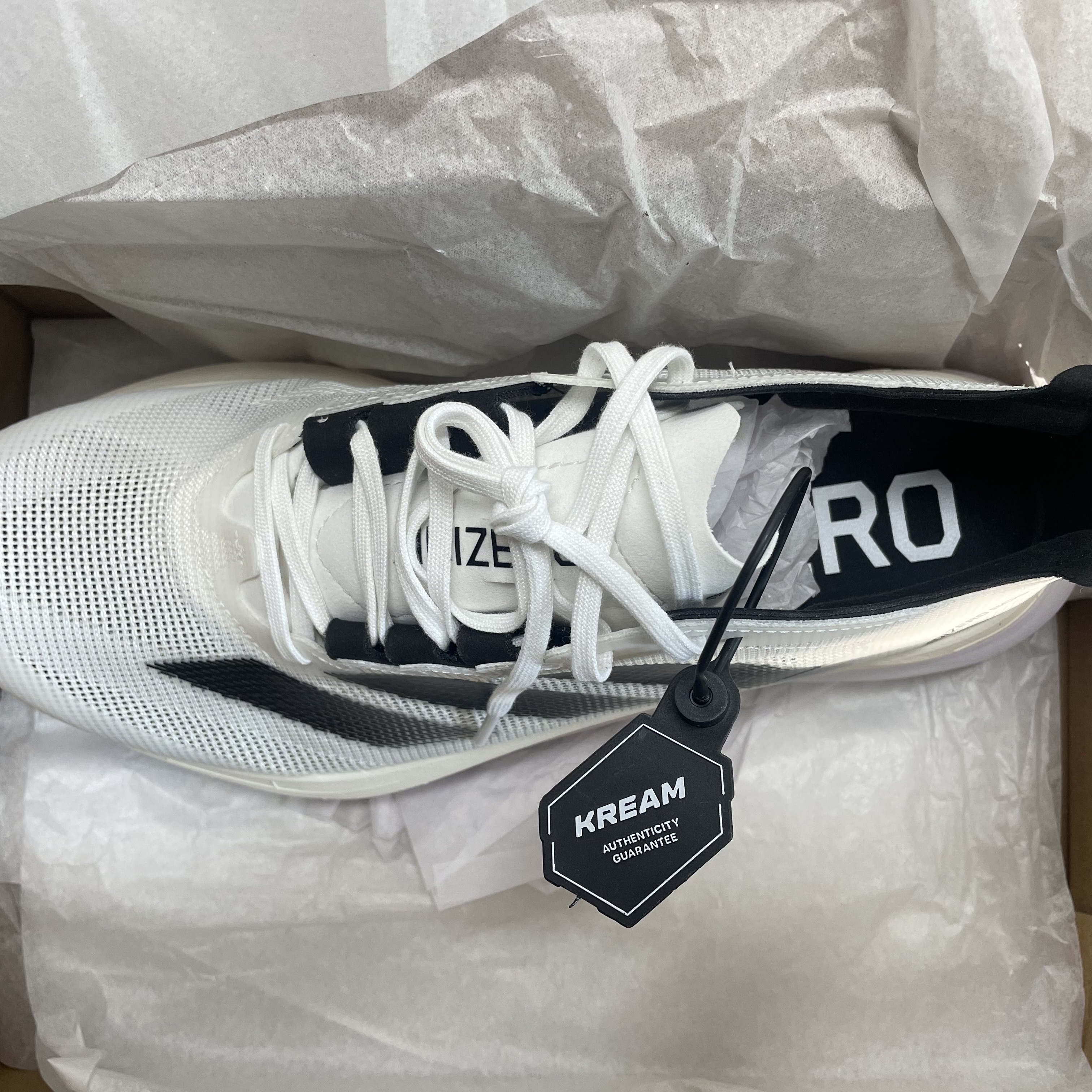Adidas Adizero Boston 12 Cloud White Core Black Night Metallic 착용 스타일