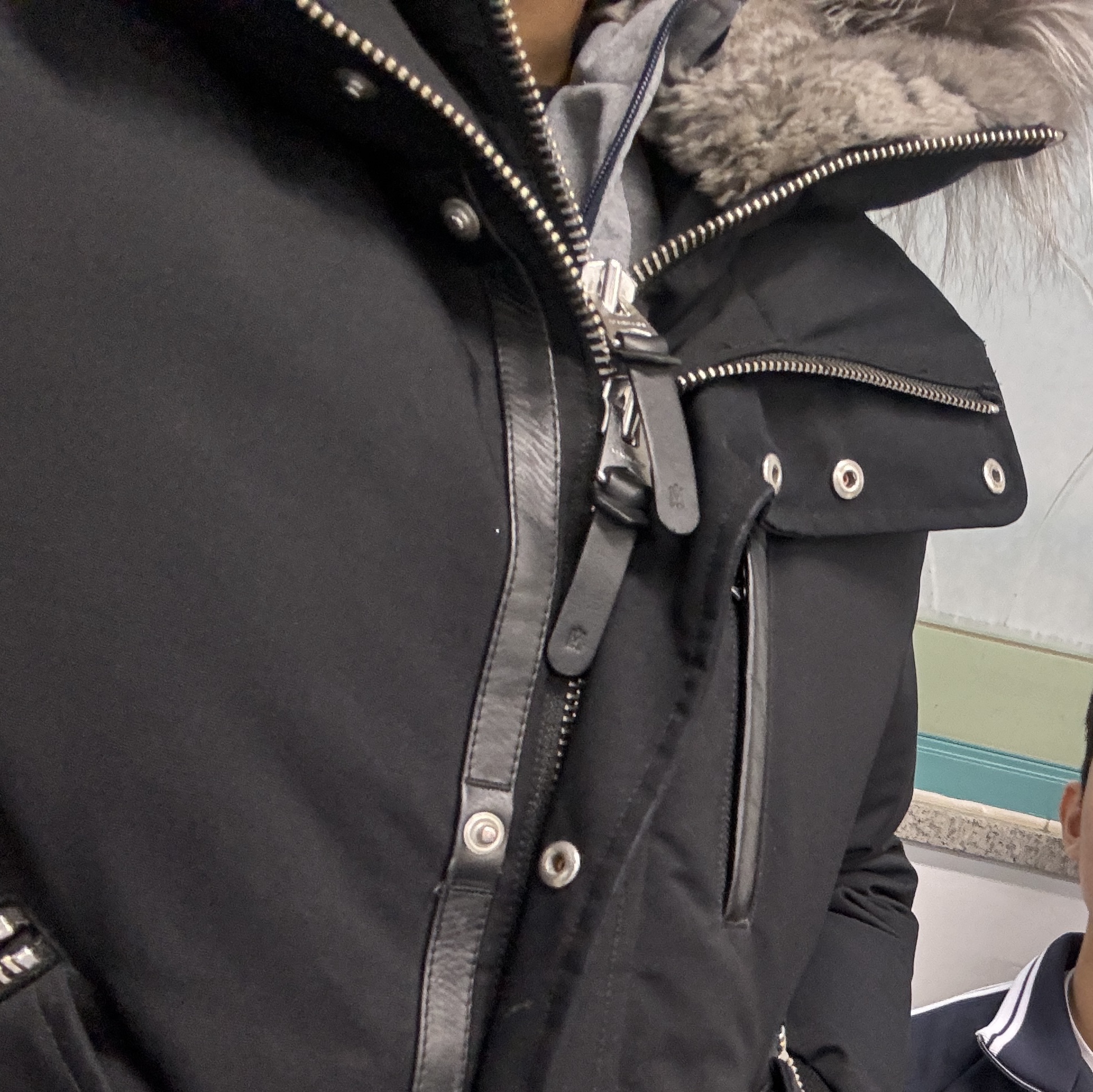 Mackage Dixon 2-In-1 Nordic Tech Down Bomber with Silver Fox Fur Black Silver 착용 스타일