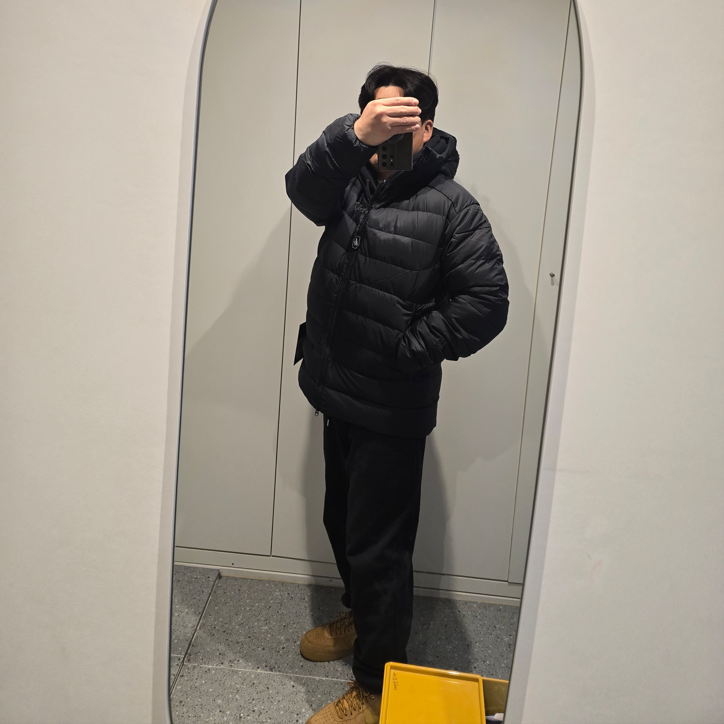 Arc'teryx Thorium Hoody Black 착용 스타일 - 3