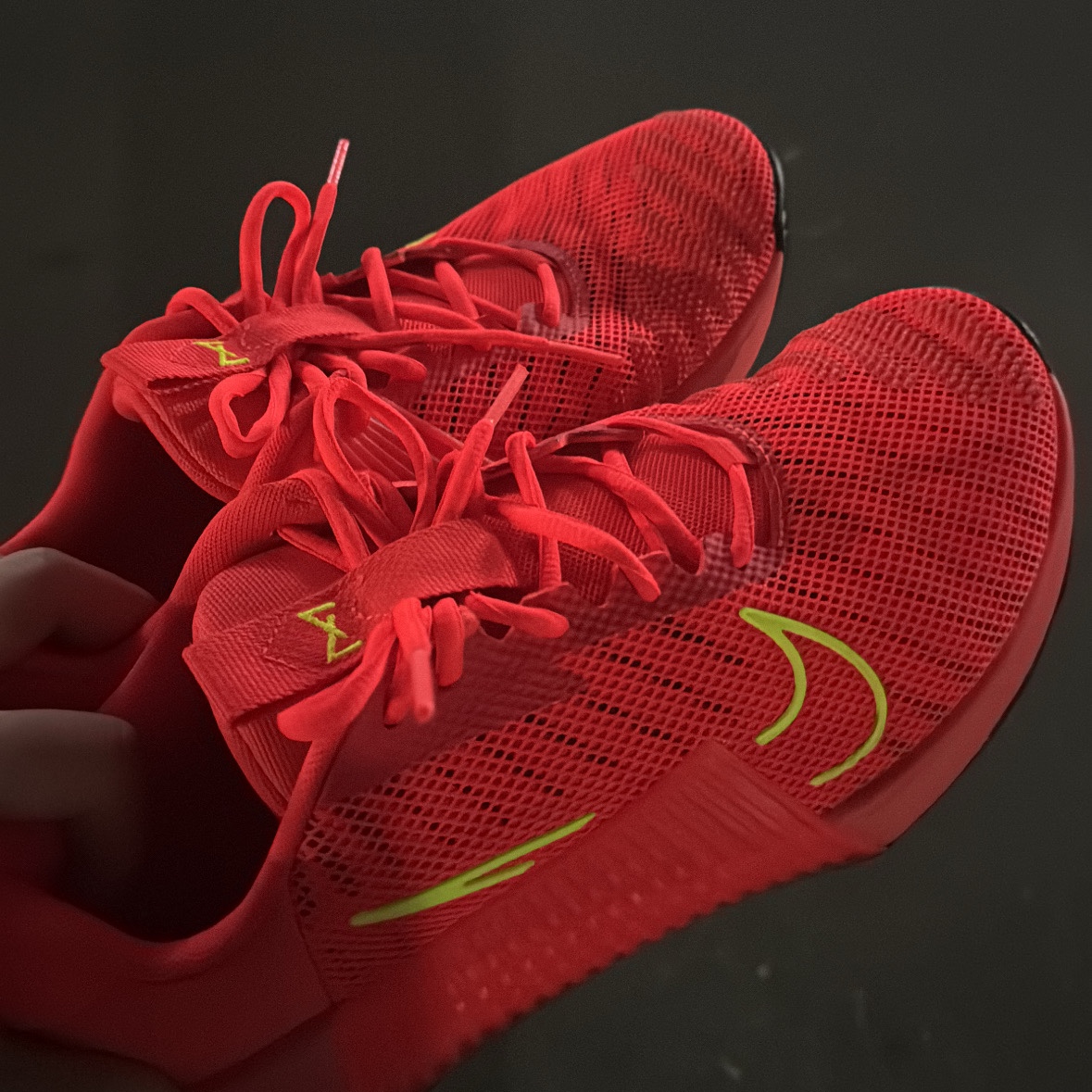 Nike Metcon 9 Bright Crimson Black Volt 착용 스타일