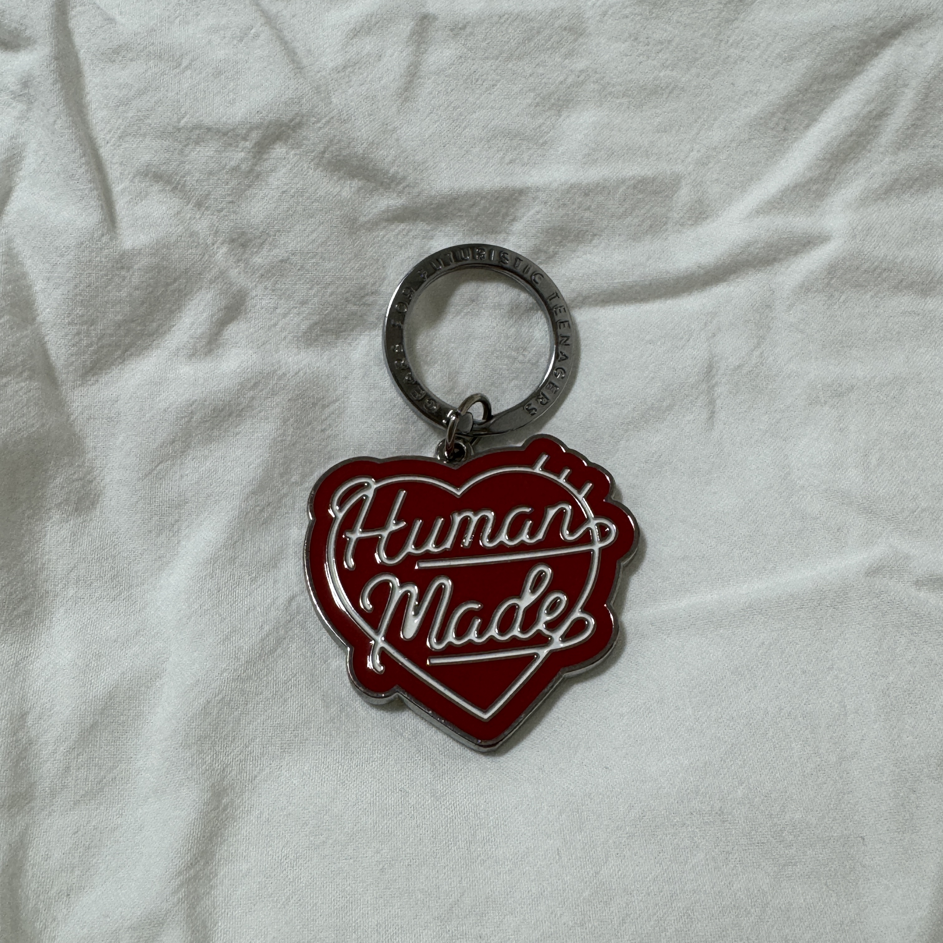 Human Made Heart Keyring Red 착용 스타일 - 1