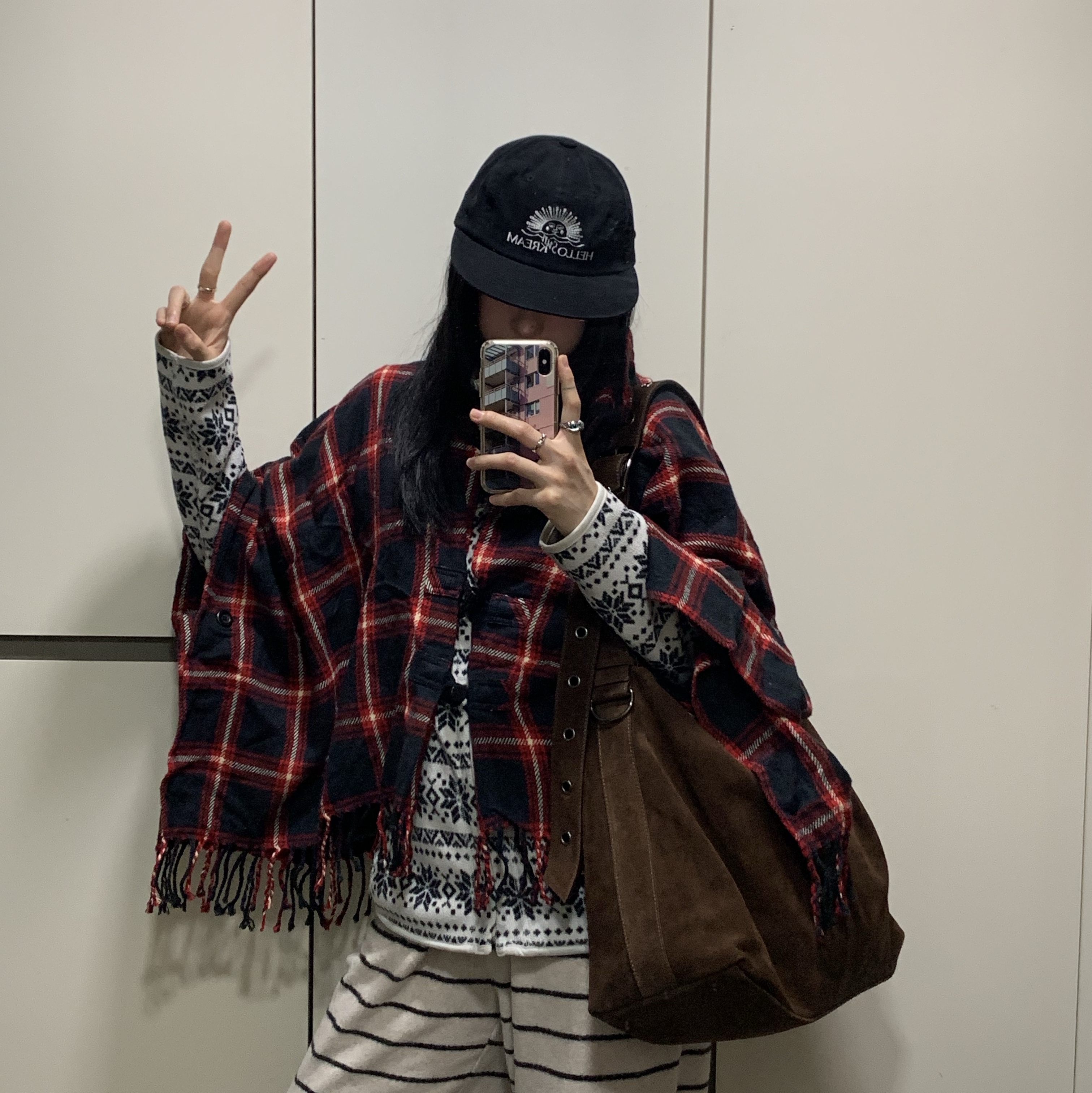Hello Sunrise Washed VTG Arch Logo Ball Cap Black 착용 스타일 - 3