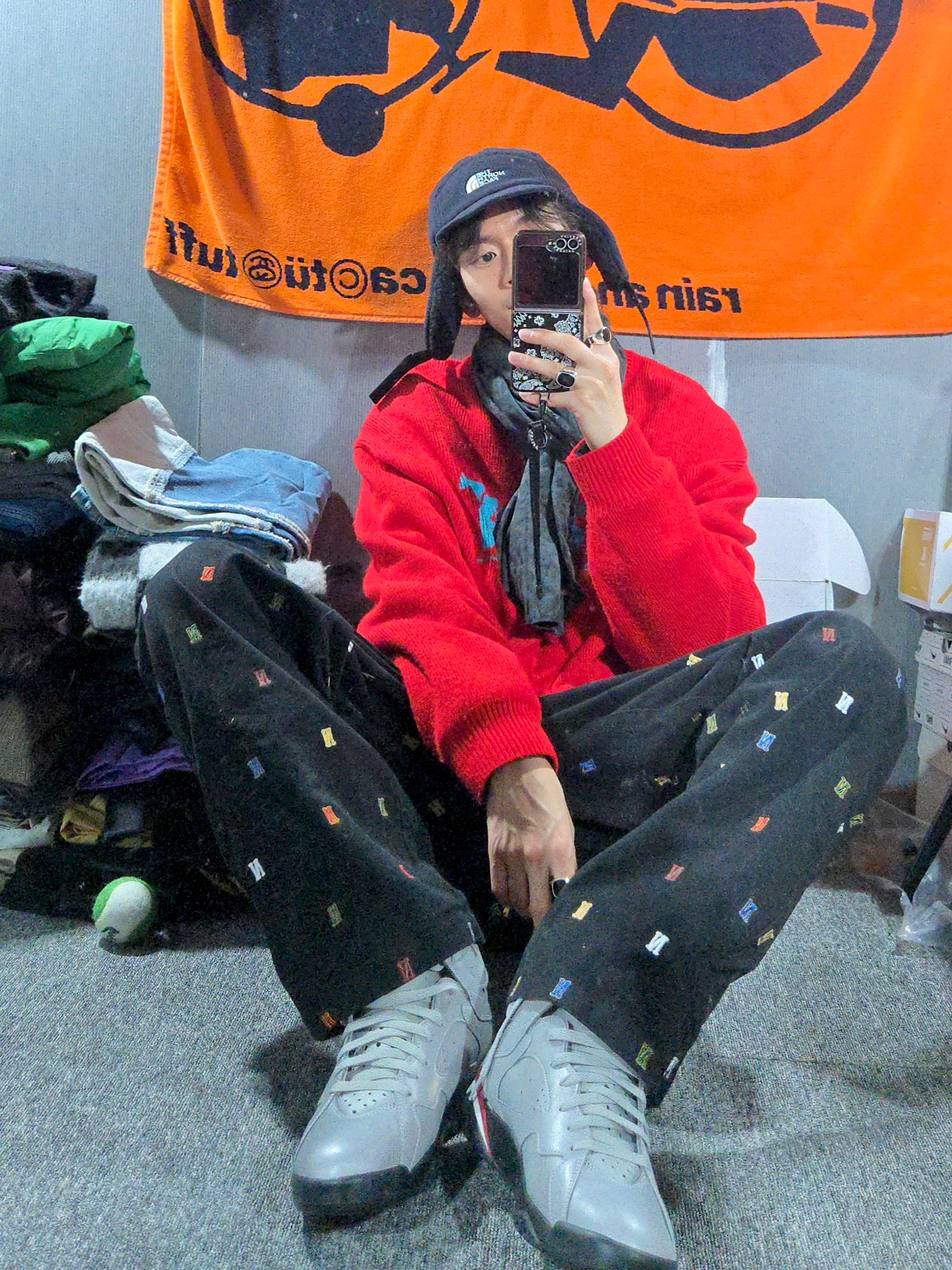 Supreme x Thrasher Sweater Red - 21FW, The North Face Fleece Earmuff Cap EX Black 착용 스타일 - 1