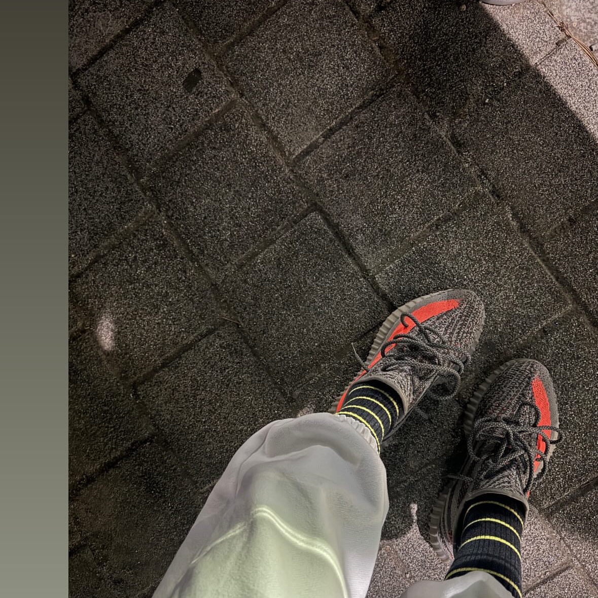 Adidas Yeezy Boost 350 V2 Beluga - Reflective 착용 스타일