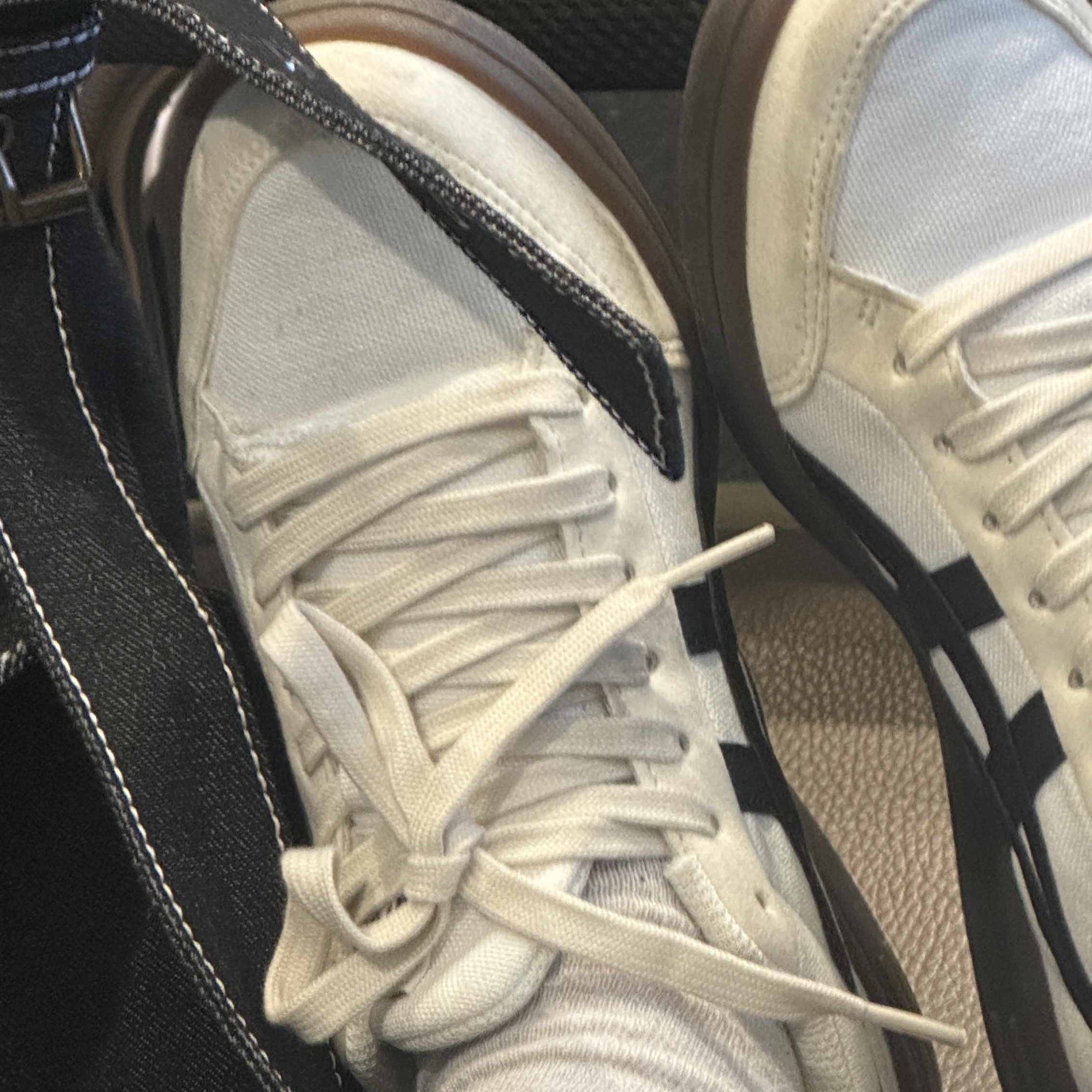 Onitsuka Tiger Advanti Cream White Black 착용 스타일