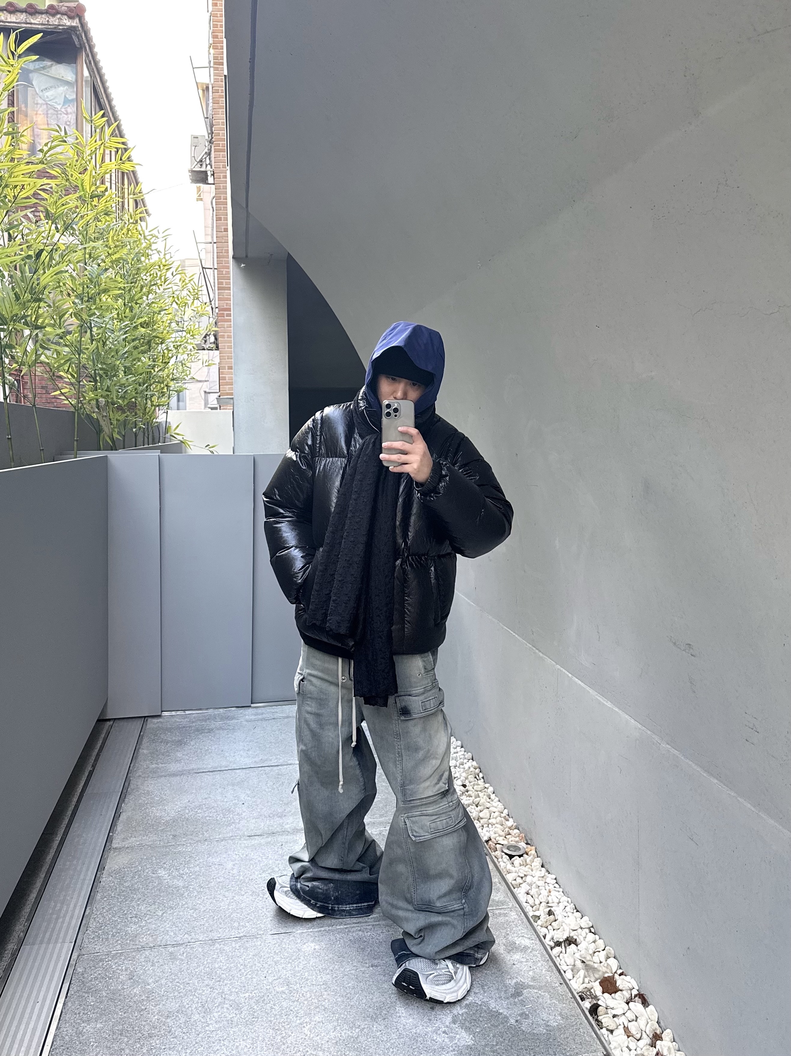 Balenciaga 10XL Sneakers White Grey Silver Black, Rick Owens Drkshdw Porterville Double Cargo Jumbo Belas in Stretch Denim Sky 착용 스타일 - 1