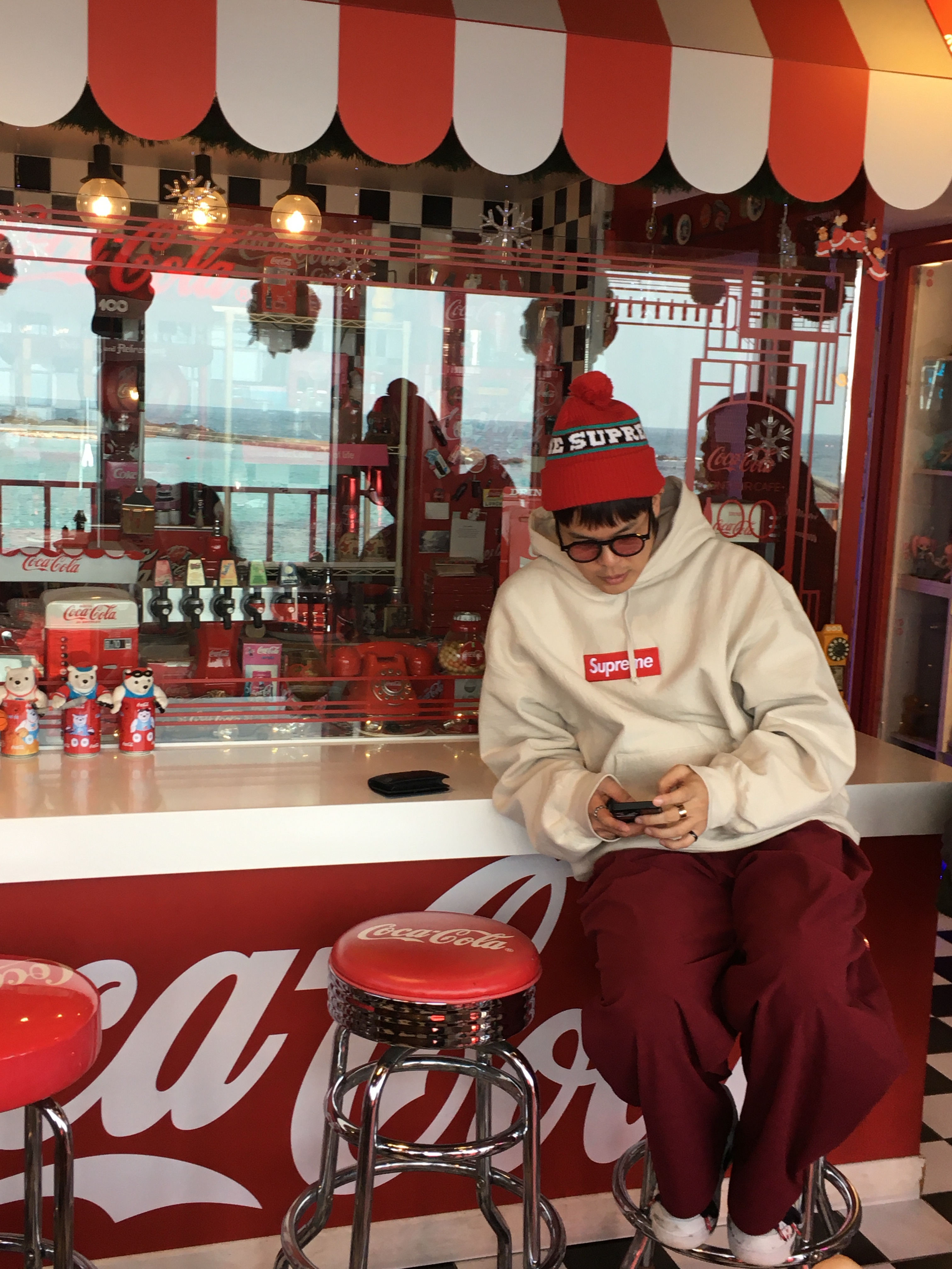 Supreme Big Stripe Beanie Red - 24FW, Supreme Box Logo Hooded Sweatshirt Stone - 24FW 착용 스타일 - 2