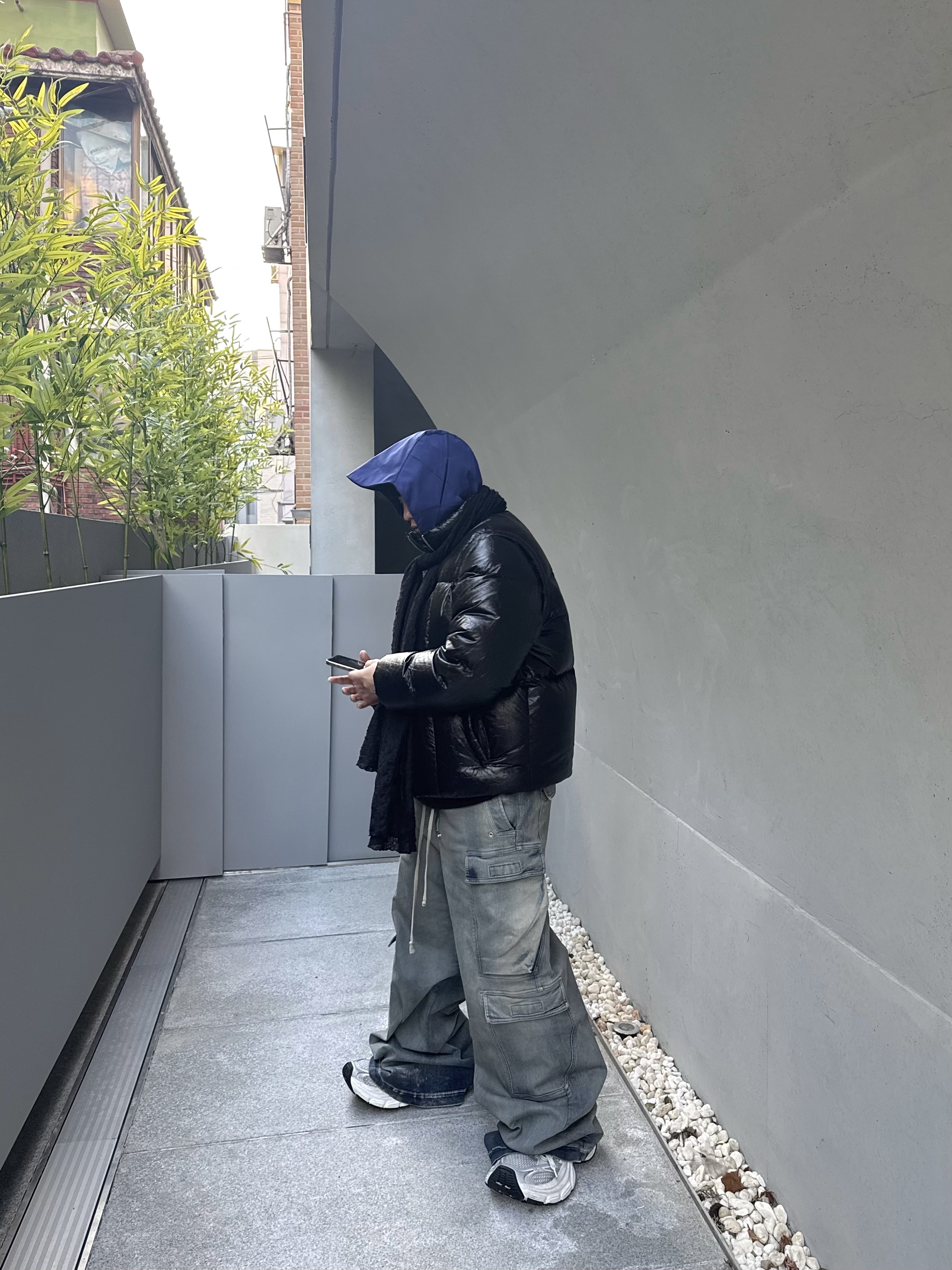 Balenciaga 10XL Sneakers White Grey Silver Black, Rick Owens Drkshdw Porterville Double Cargo Jumbo Belas in Stretch Denim Sky 착용 스타일 - 2