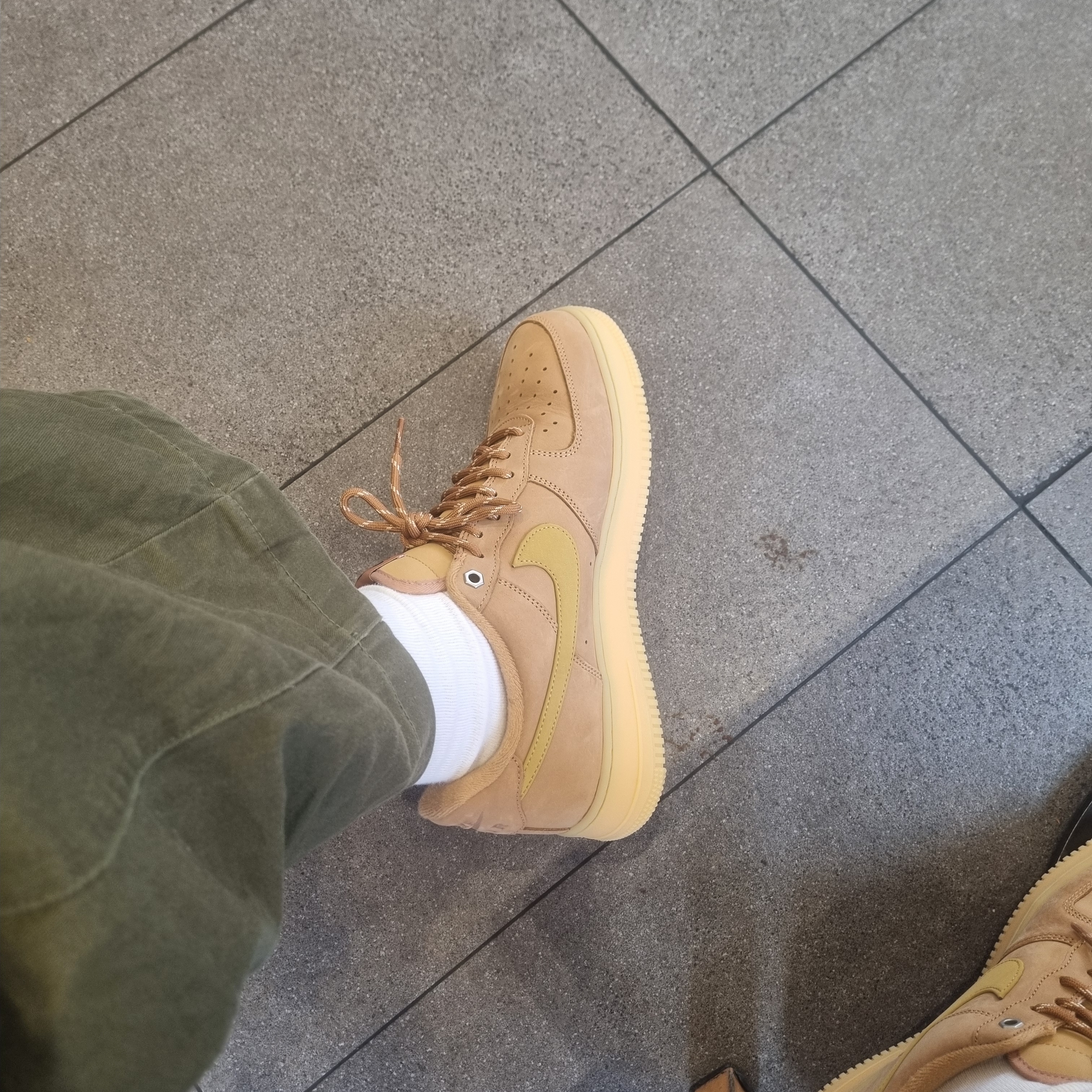 Nike Air Force 1 '07 WB Flax 착용 스타일