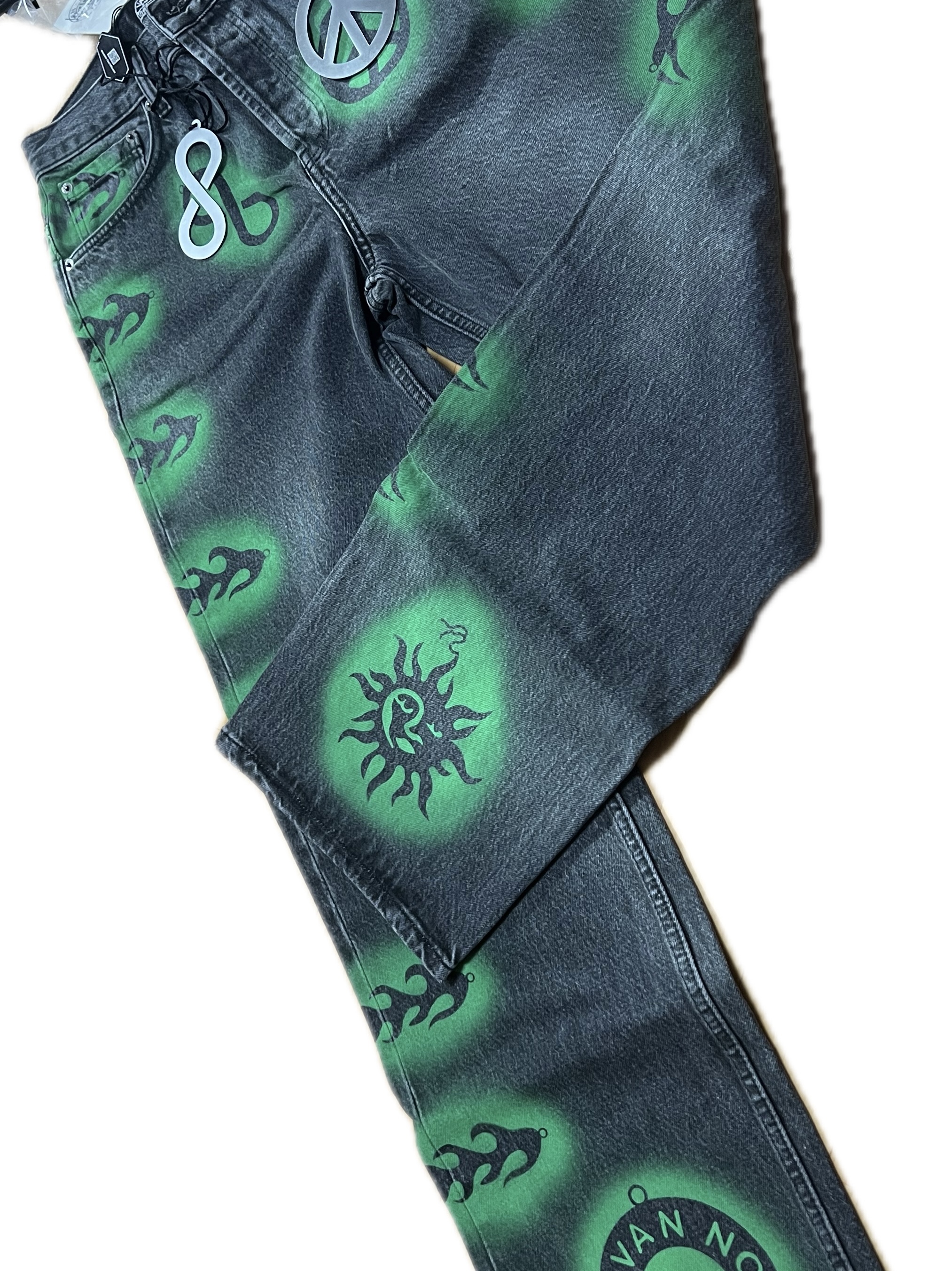 Stussy x Dries Van Noten Hand Stencilled Jean Washed Black 착용 스타일