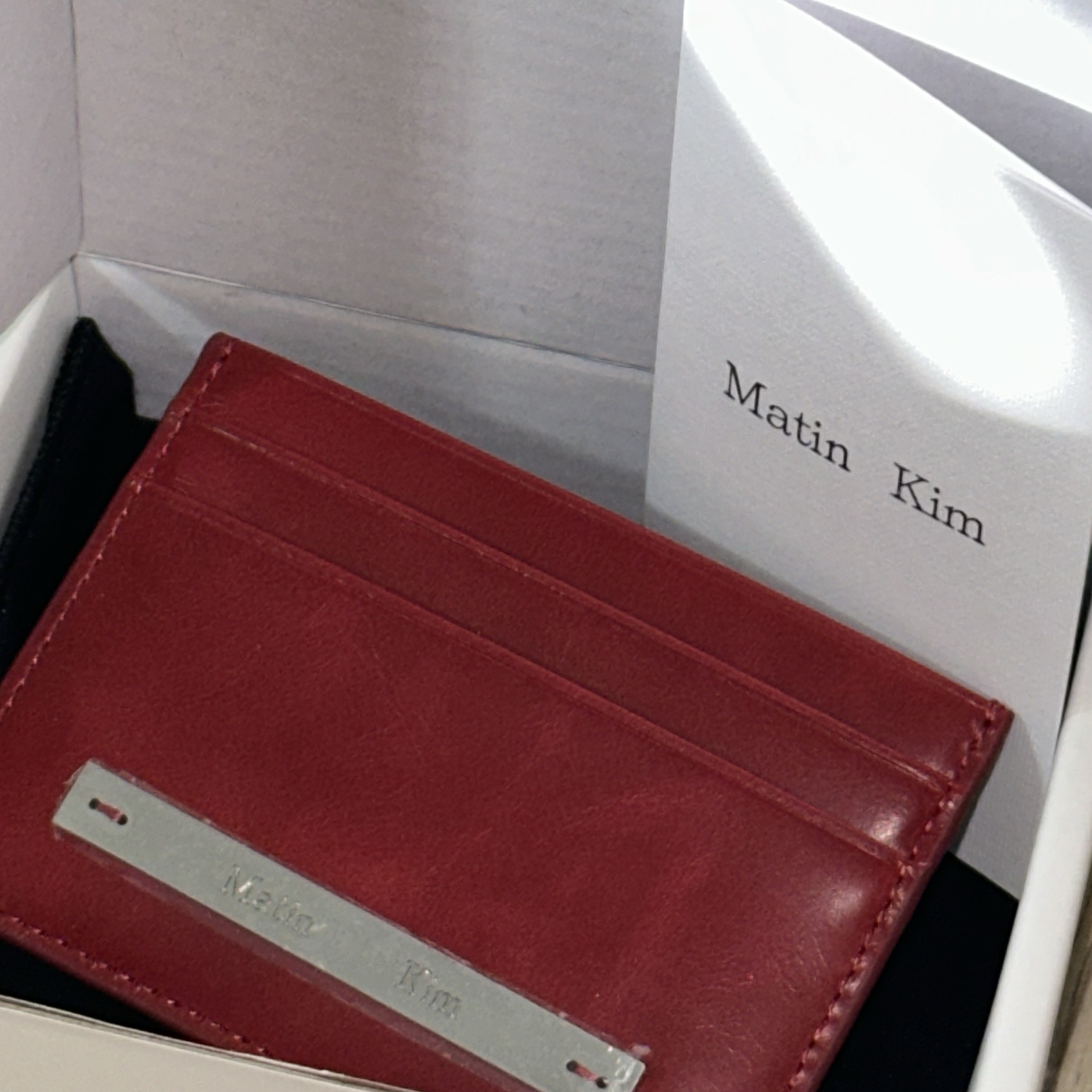 Matin Kim Vintage Card Wallet Red 착용 스타일