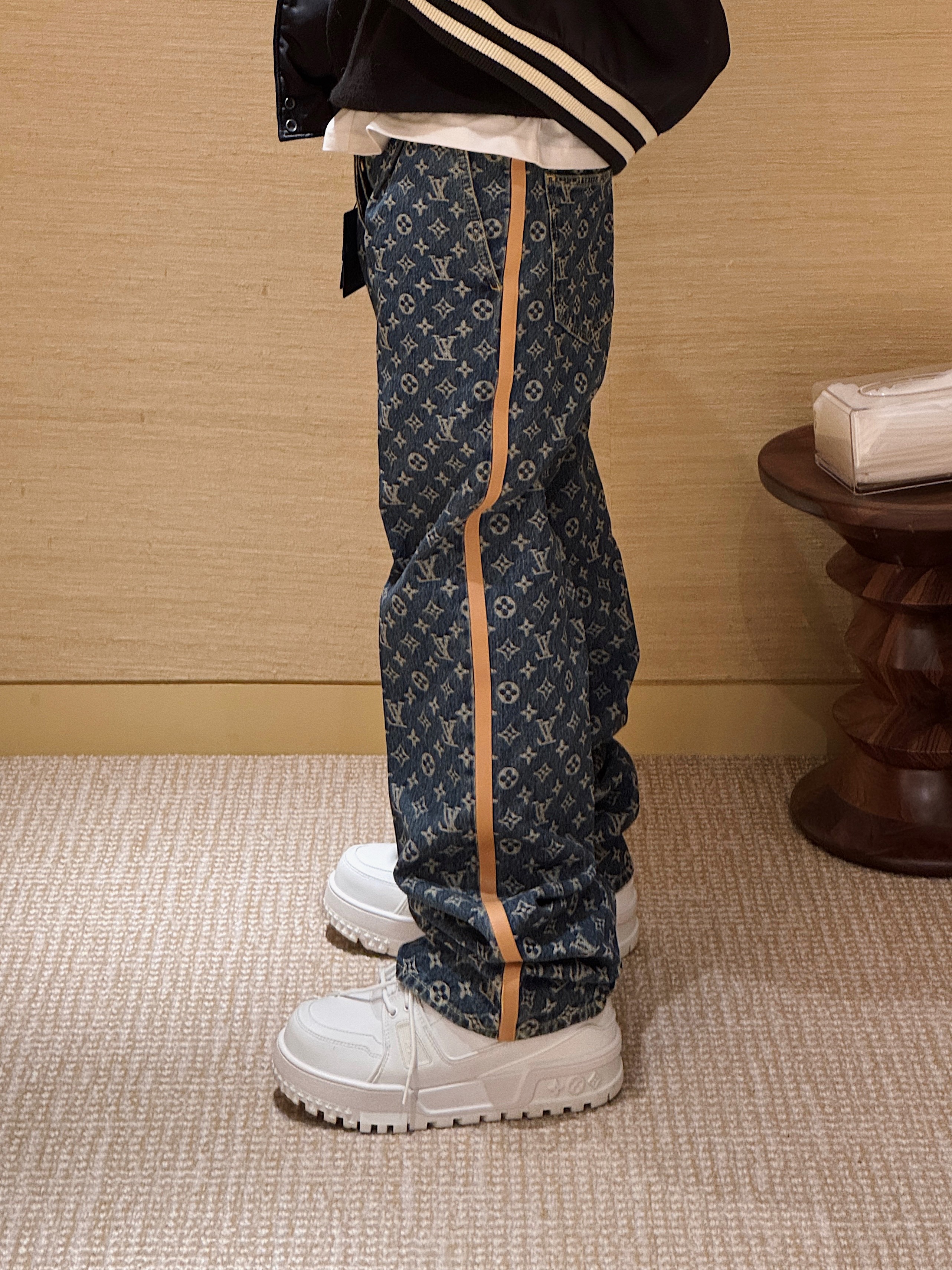 Chrome Hearts Cross Leather Patch Cashmere Beanie Black, Louis Vuitton LV Trainer Maxi Sneakers Grey 착용 스타일 - 5