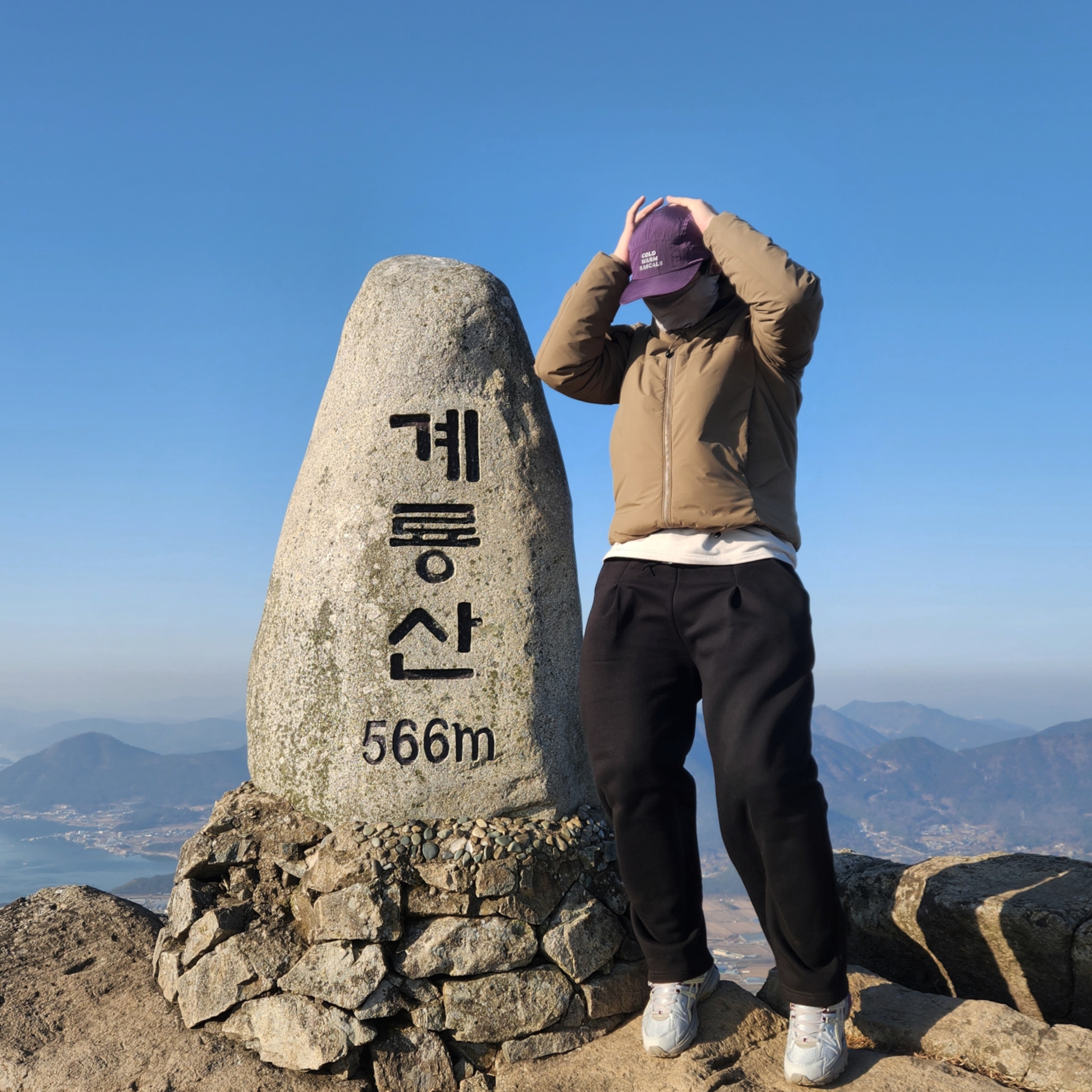 Arc'teryx LEAF Cold WX Hoody LT Gen 2 Crocodile, (W) Asics Gel-Kahana 8 Gray 착용 스타일 - 1