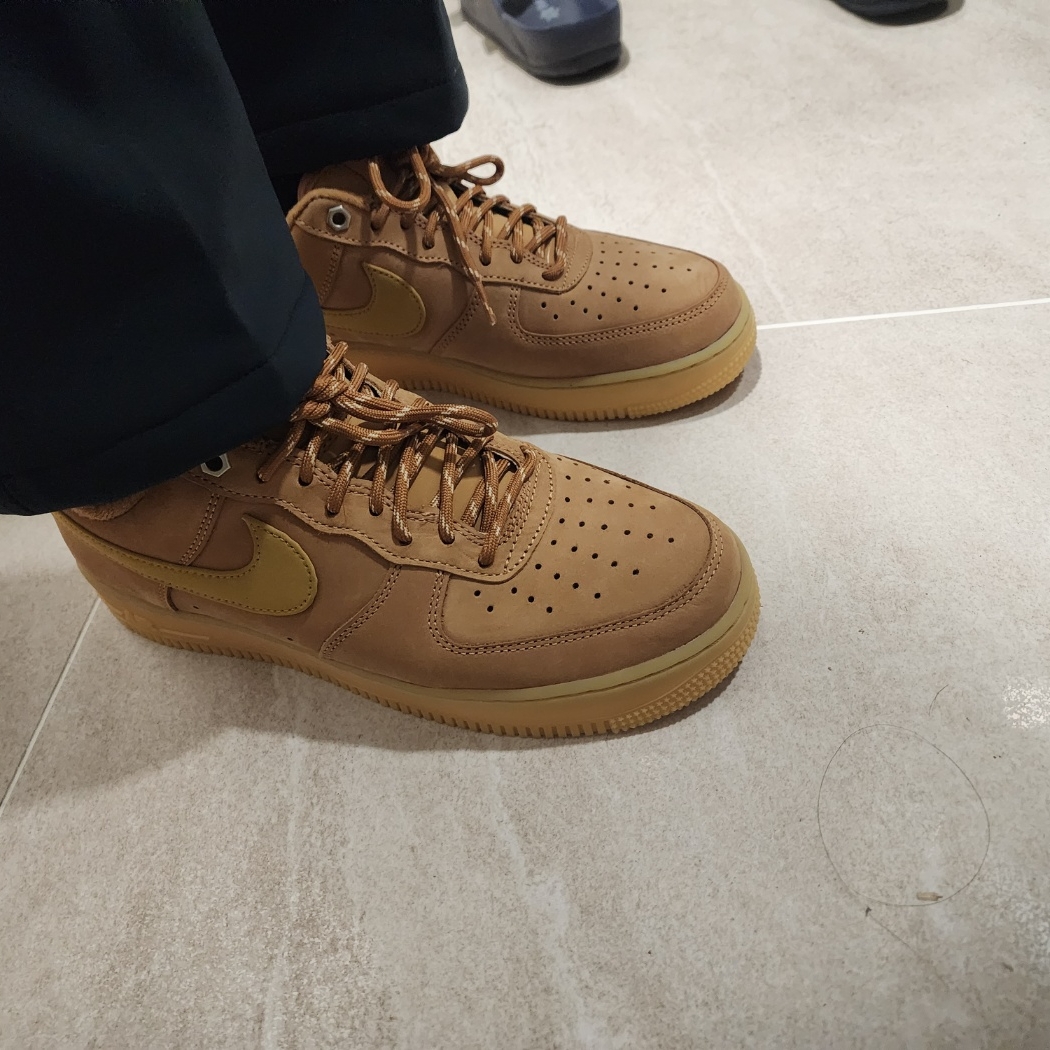 Nike Air Force 1 '07 WB Flax 착용 스타일