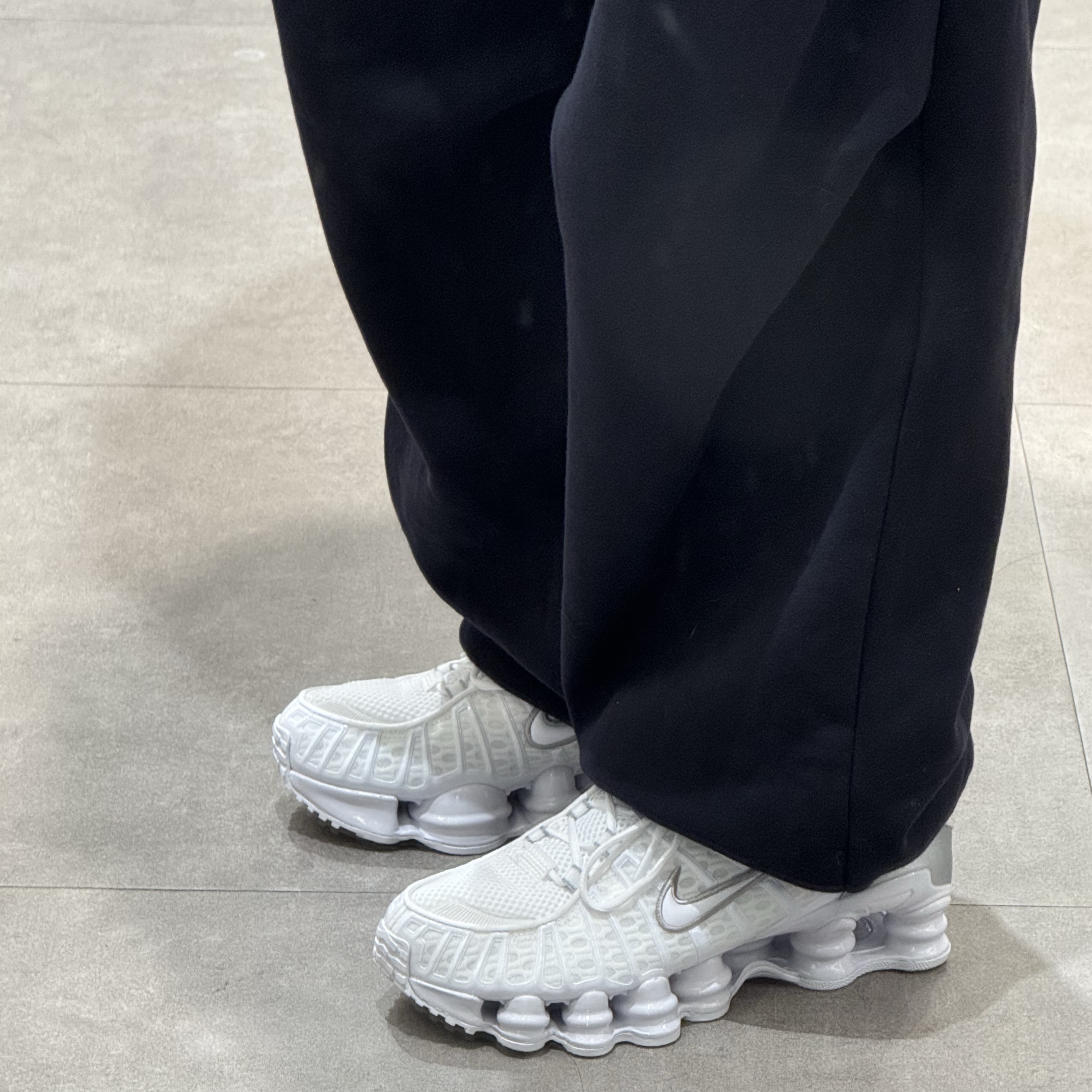 (W) Nike Shox TL White and Max Orange 착용 스타일