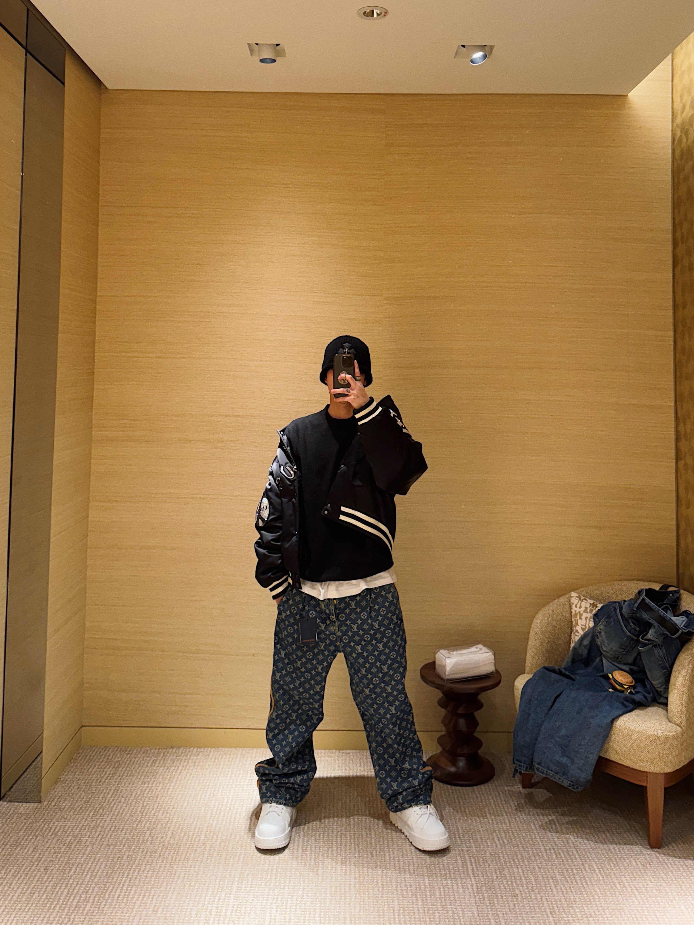 Chrome Hearts Cross Leather Patch Cashmere Beanie Black, Louis Vuitton LV Trainer Maxi Sneakers Grey 착용 스타일 - 4