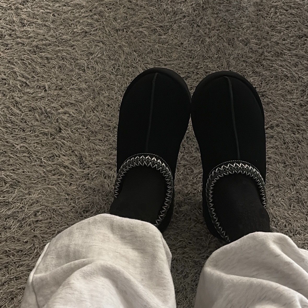 (W) UGG Tasman Slipper Black 착용 스타일