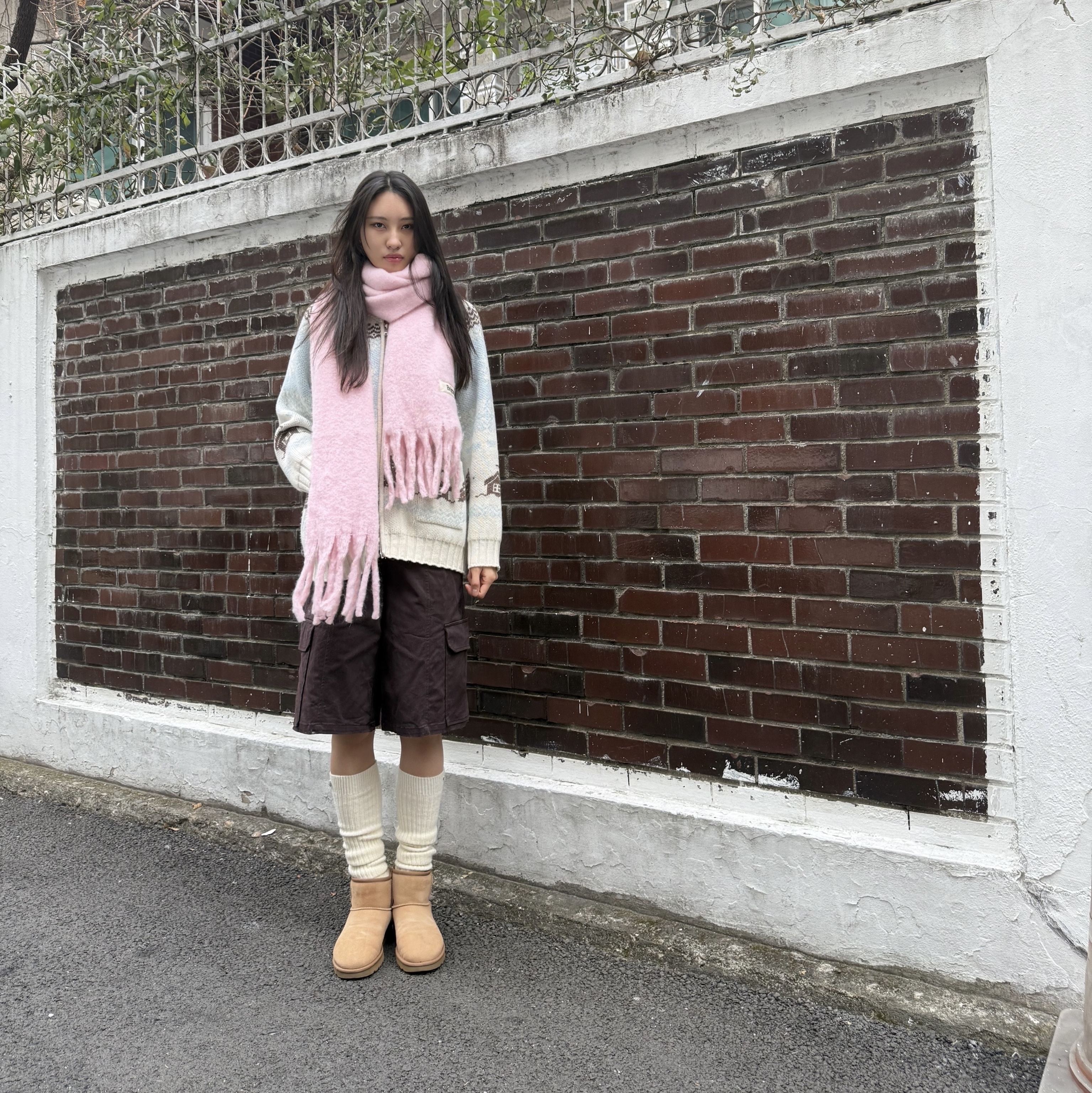 Margarin Fingers Lambswool Cowichan Knit Zip-Up Cream, (W) UGG Classic Mini II Boots Chestnut 착용 스타일 - 2