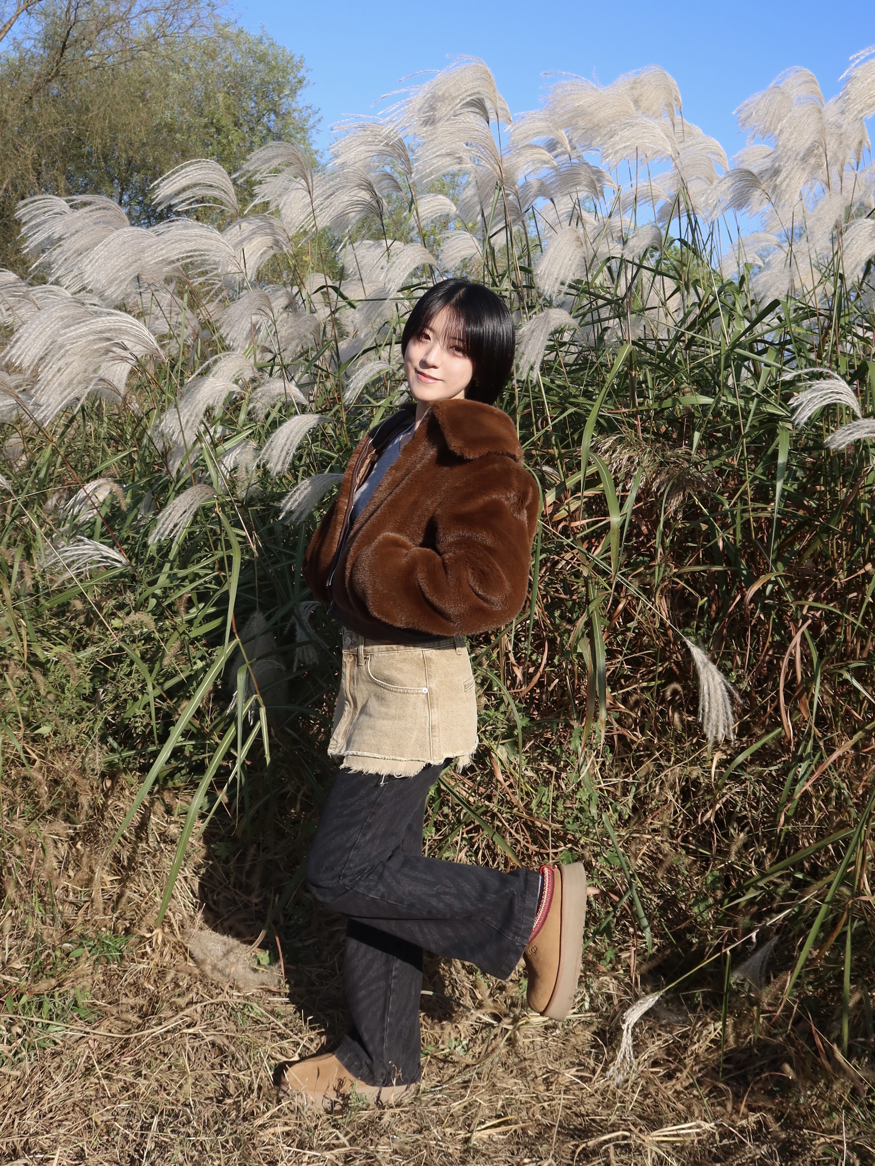 (W) UGG Tazz Slipper Chestnut 착용 스타일