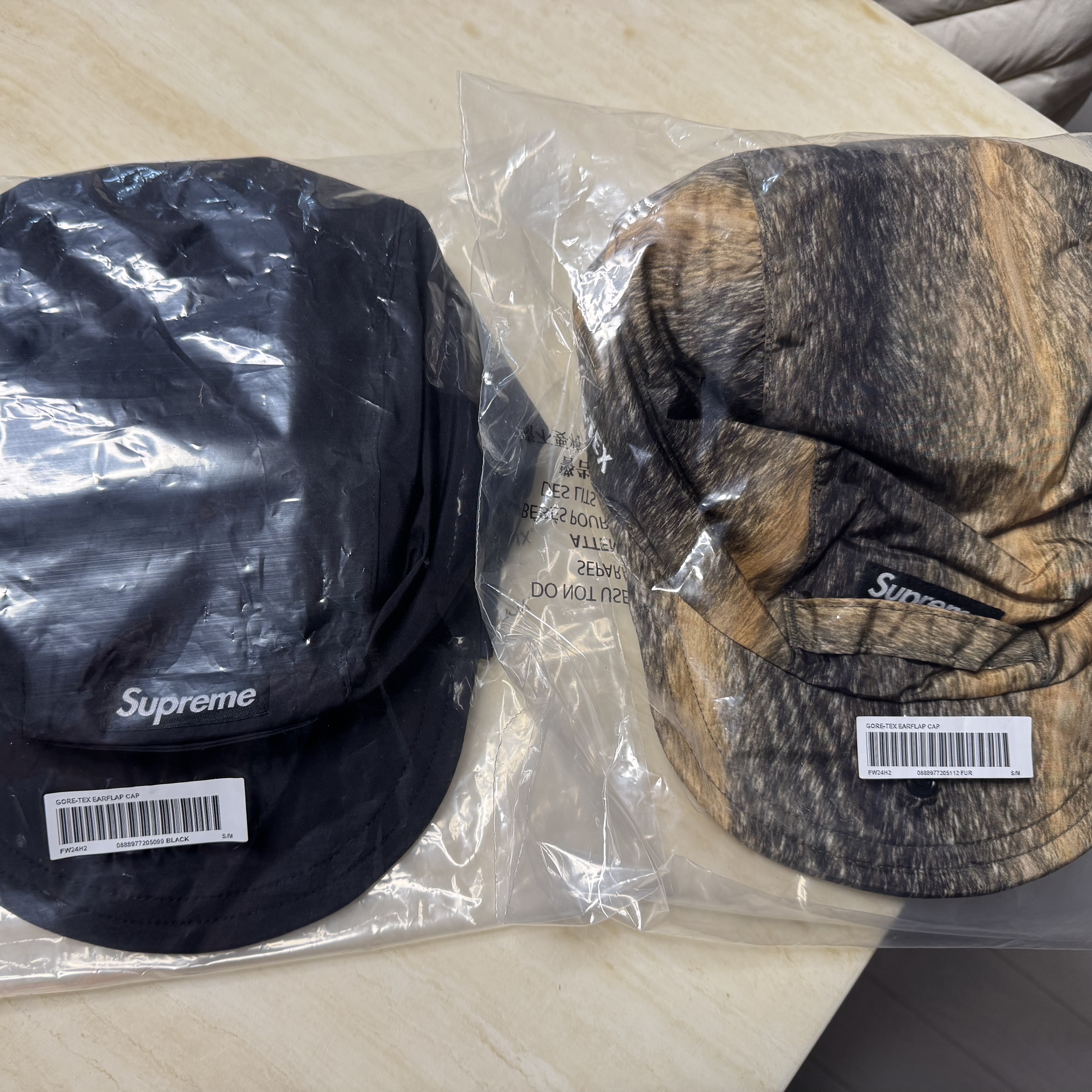 Supreme Gore-Tex Earflap Cap Black - 24FW, Supreme Gore-Tex Earflap Cap Fur Print - 24FW 착용 스타일