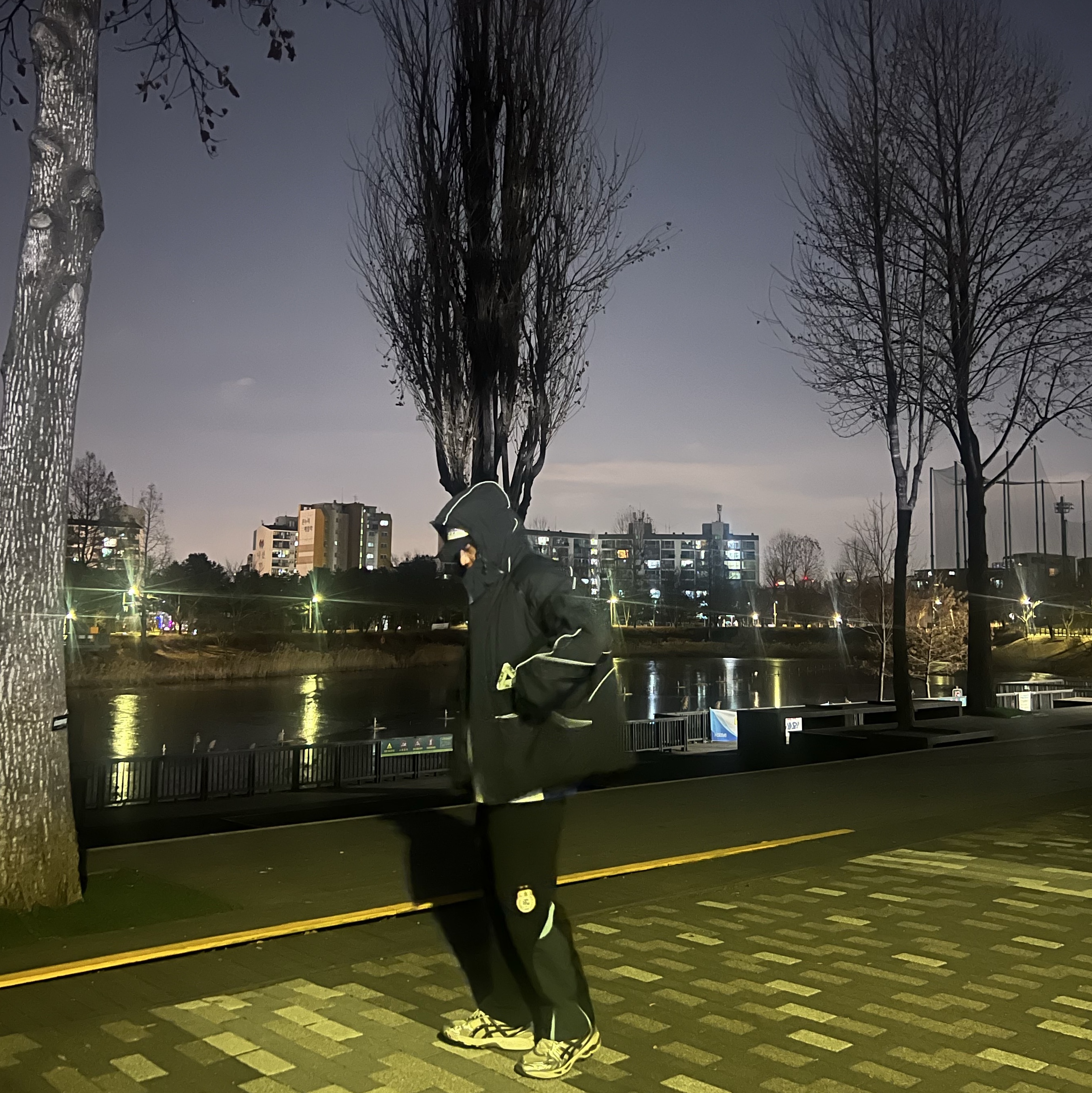 Palace Building Your World Hockey Jersey Blue - 24FW, Palace Pro Shell Jogger Black - 23FW 착용 스타일 - 1