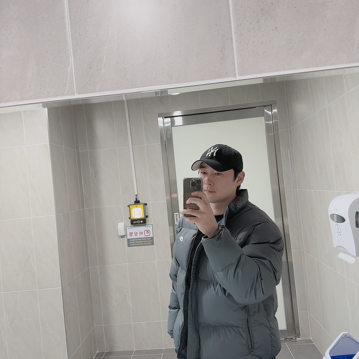 Nike NSW Puffer Jacket Iron Grey - Asia 착용 스타일