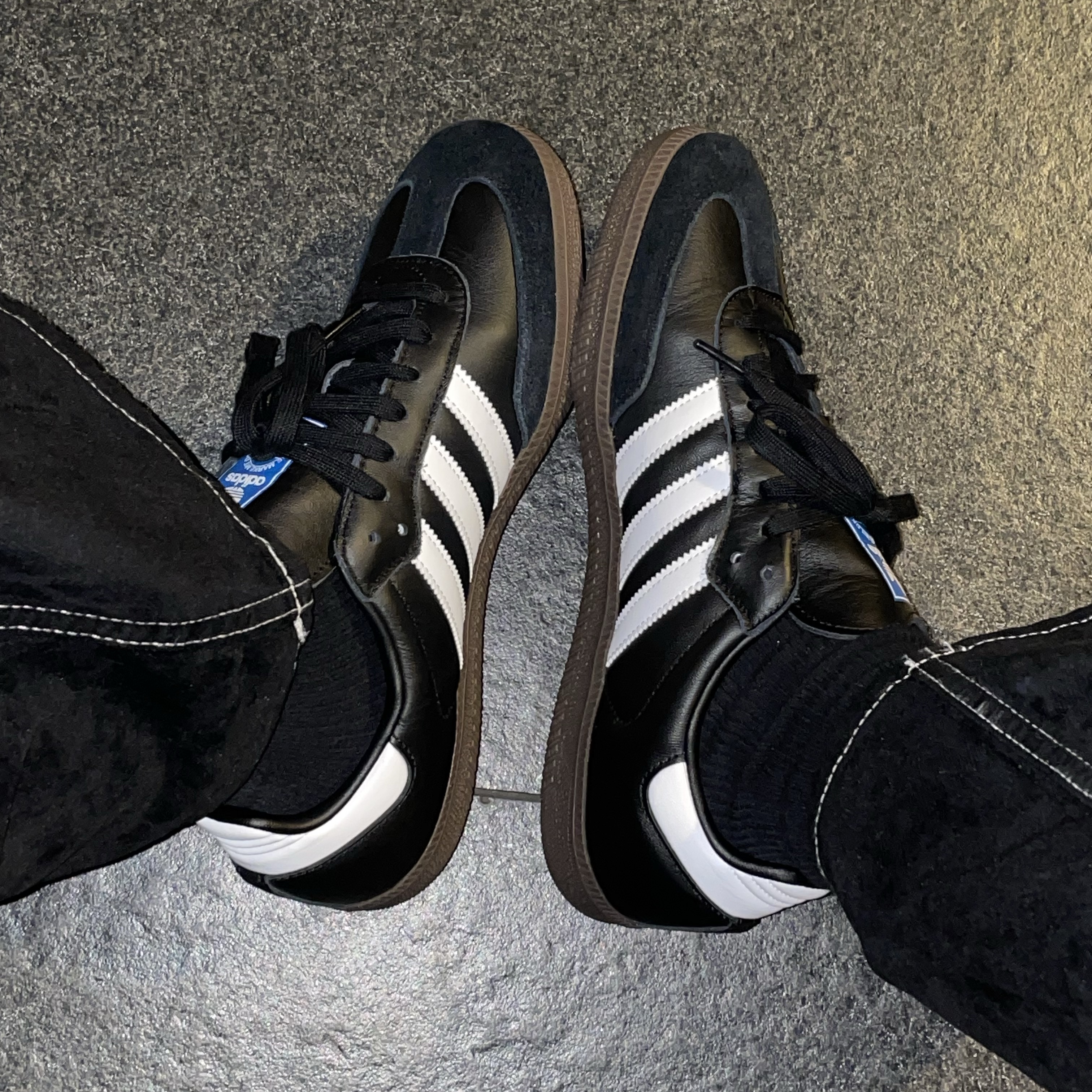 Adidas Samba OG Black White Gum 착용 스타일 - 2