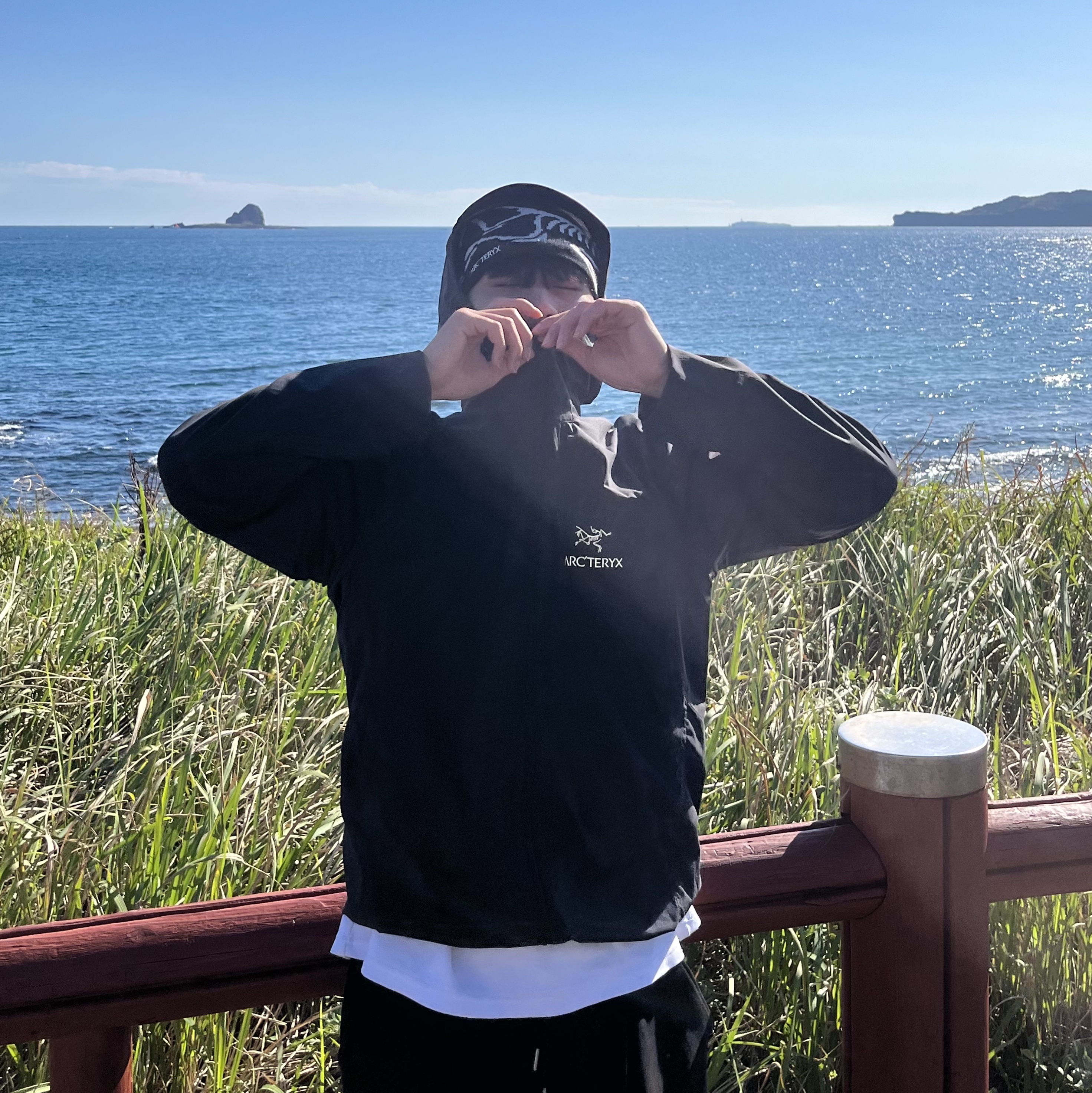 Arc'teryx Squamish Hoody Black, Arc'teryx Bird Head Toque Orca 착용 스타일 - 1