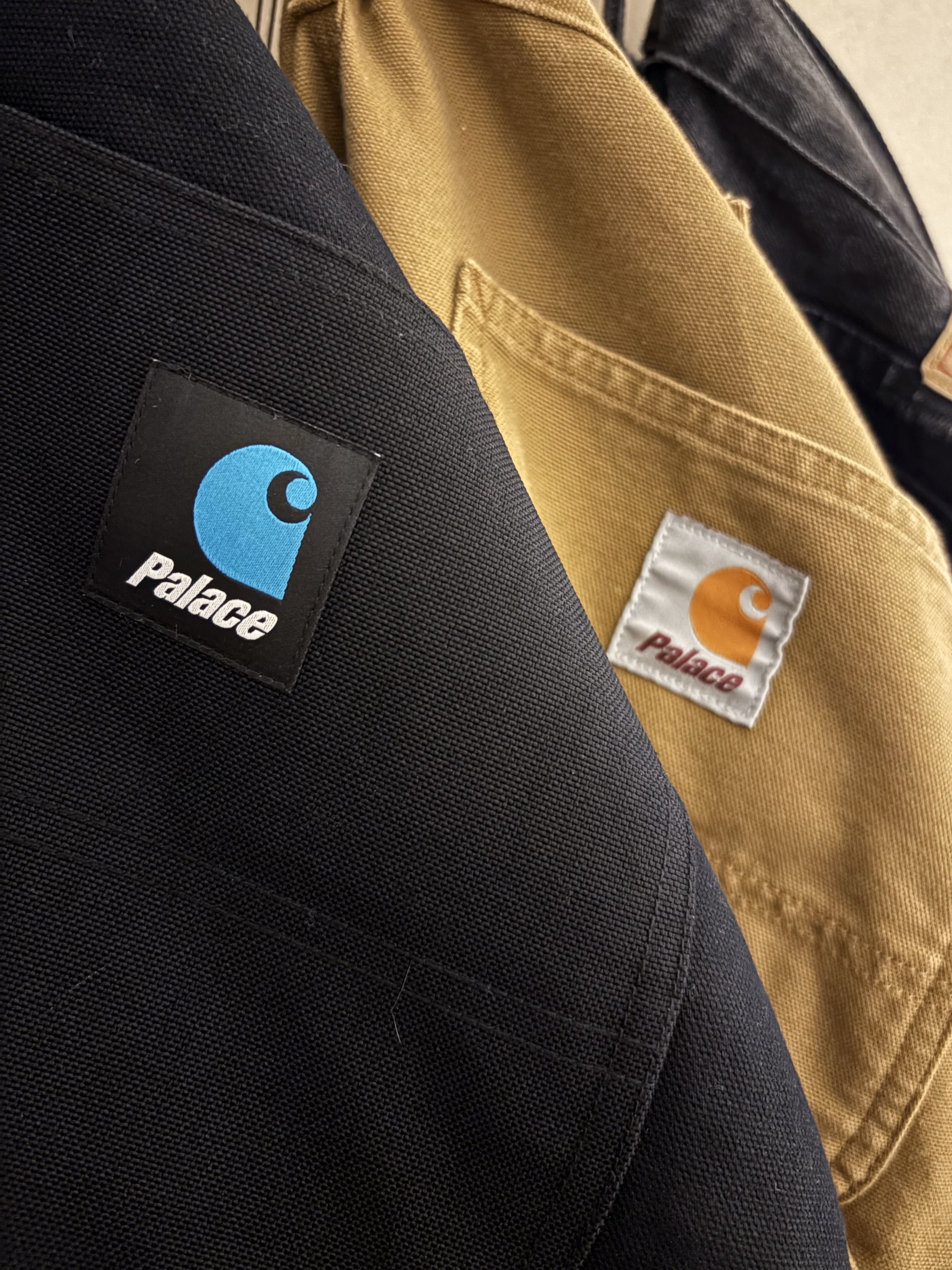 Palace x Carhartt WIP Double Knee Pant Black - 24FW, Palace x Carhartt WIP Double Knee Pants Hamilton Brown - 23FW 착용 스타일