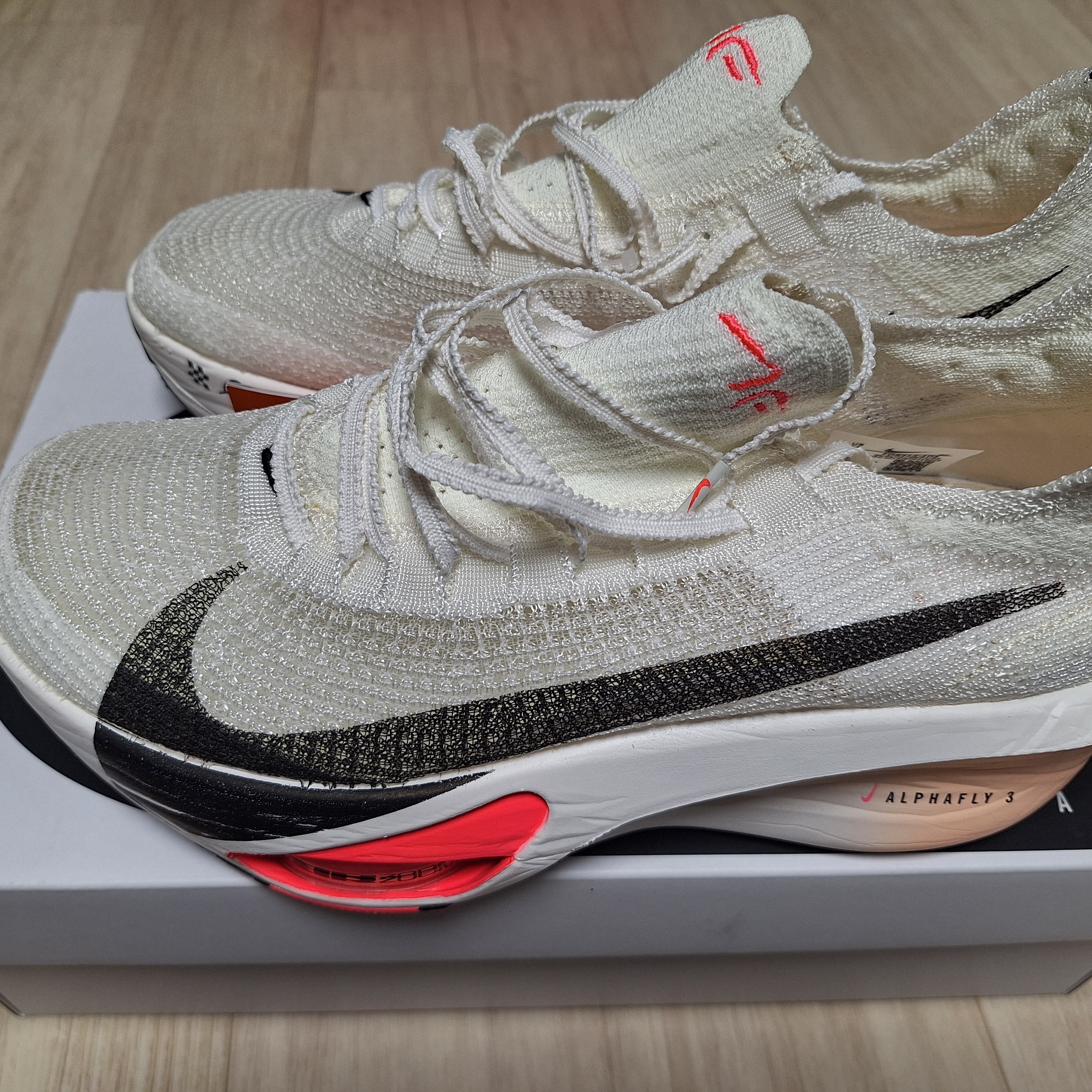(W) Nike Air Zoom Alphafly Next% 3 Sail Crimson Tint, (W) Nike Air Zoom Alphafly Next% 3 Proto White Total Orange 착용 스타일