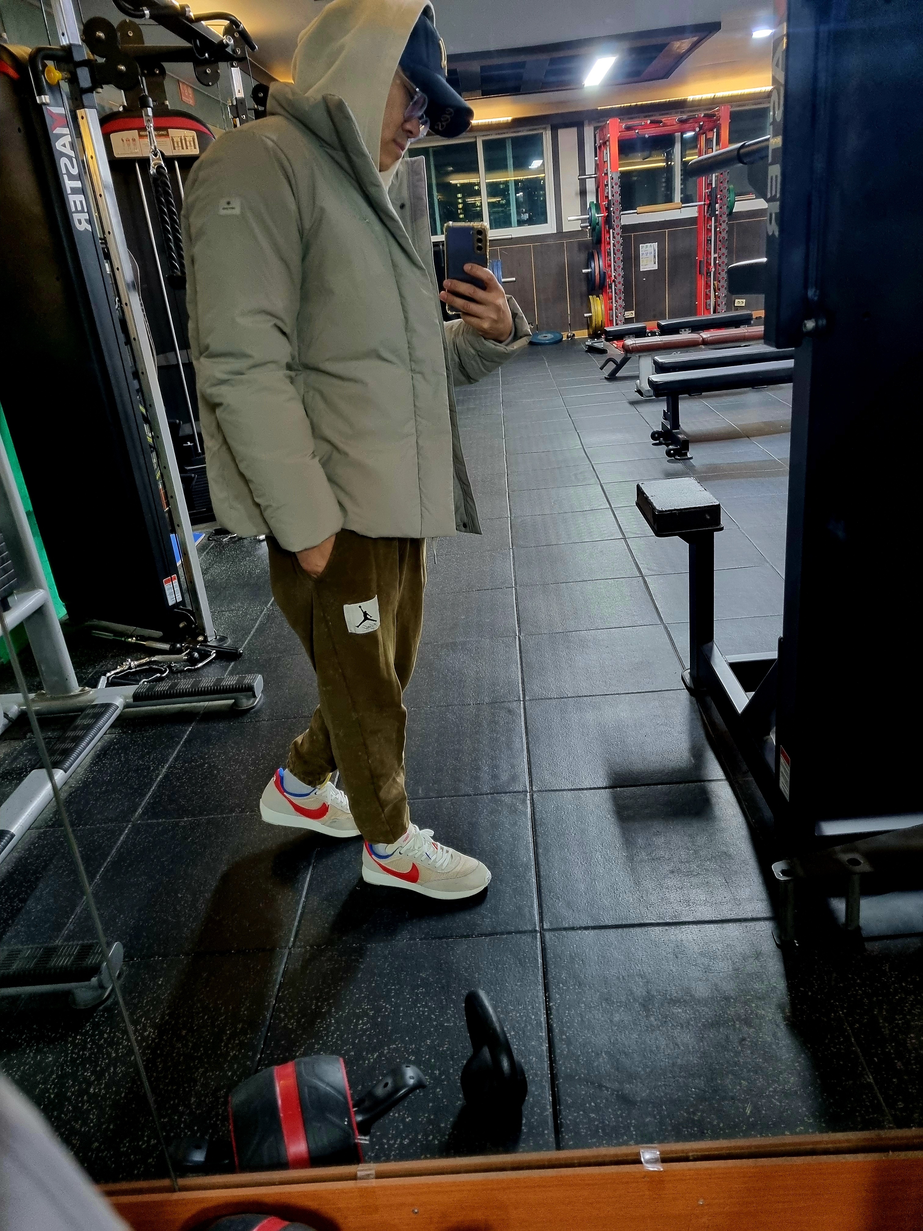 Jordan Essential Statement Fleece Pants Light Olive - Asia, Nike x Stranger Things Tailwind 79 Independence Day Pack 착용 스타일 - 1