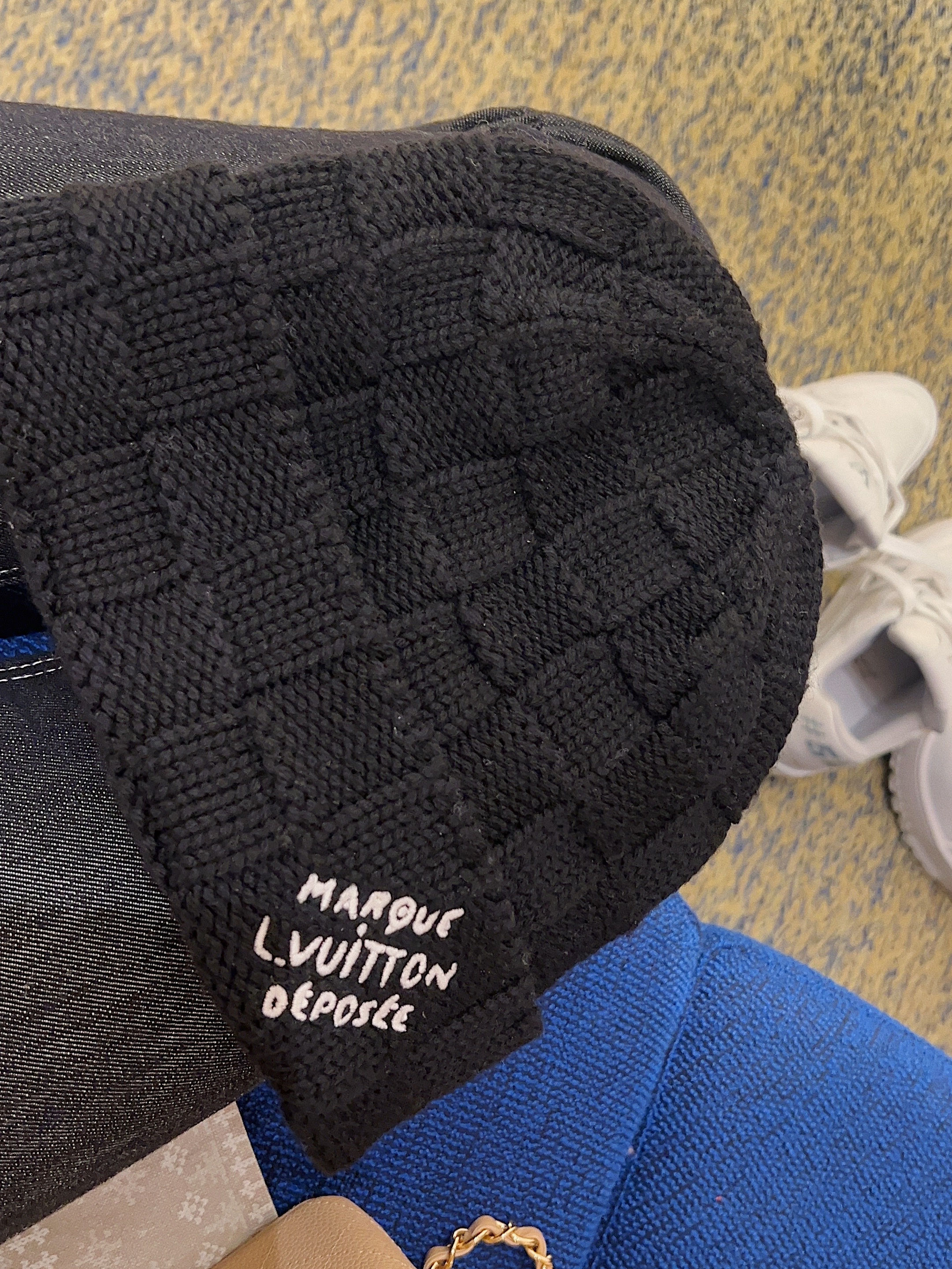 Chrome Hearts Cross Leather Patch Cashmere Beanie Black, Louis Vuitton LV Trainer Maxi Sneakers Grey 착용 스타일 - 7