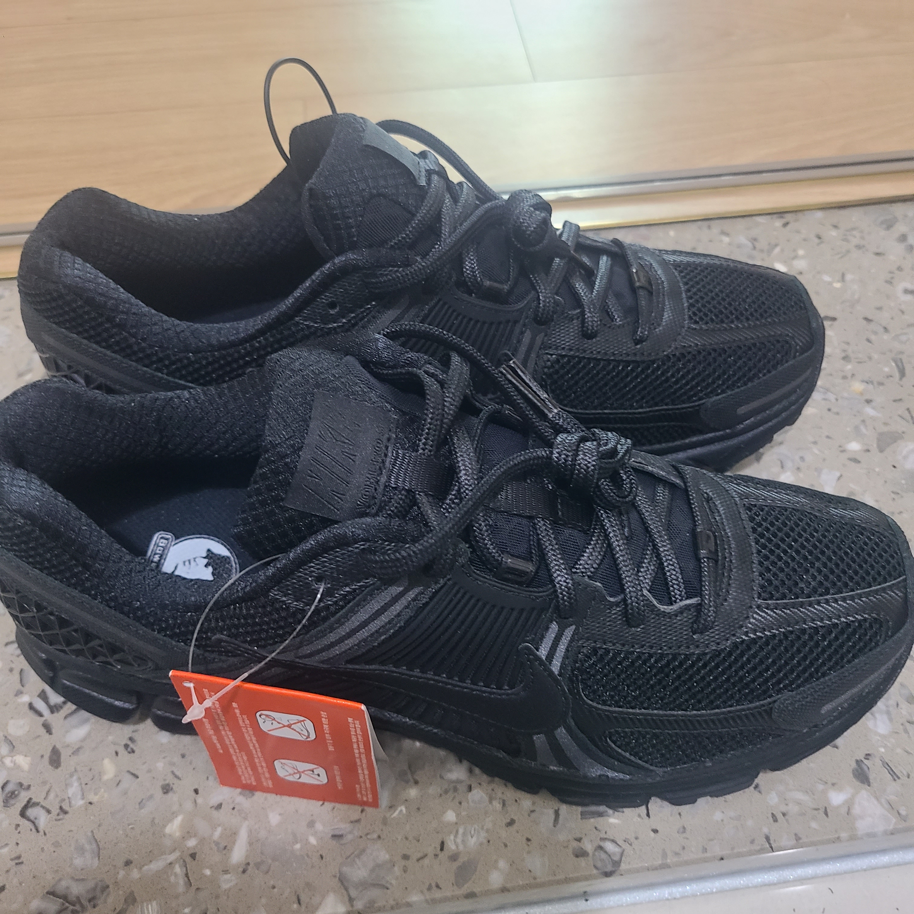 Nike Zoom Vomero 5 SP Black 착용 스타일